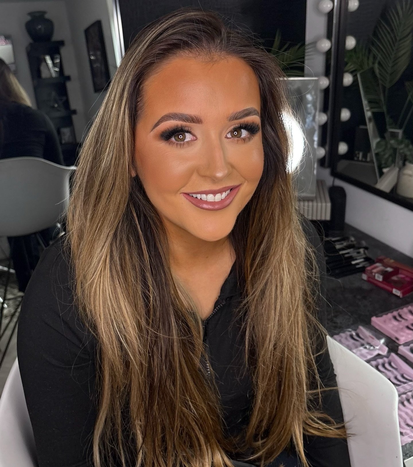 So many gorgeous clients the last few days for Xmas glam! Here&rsquo;s gorgeous @nataliereanne! 
Matte eyes and a touch of sparkle, swipe to see the final look 💫

Shop the look, with discount codes:
💄 @lookfantastic LFTFVICTORIAF
✨ @sephorauk VICTO