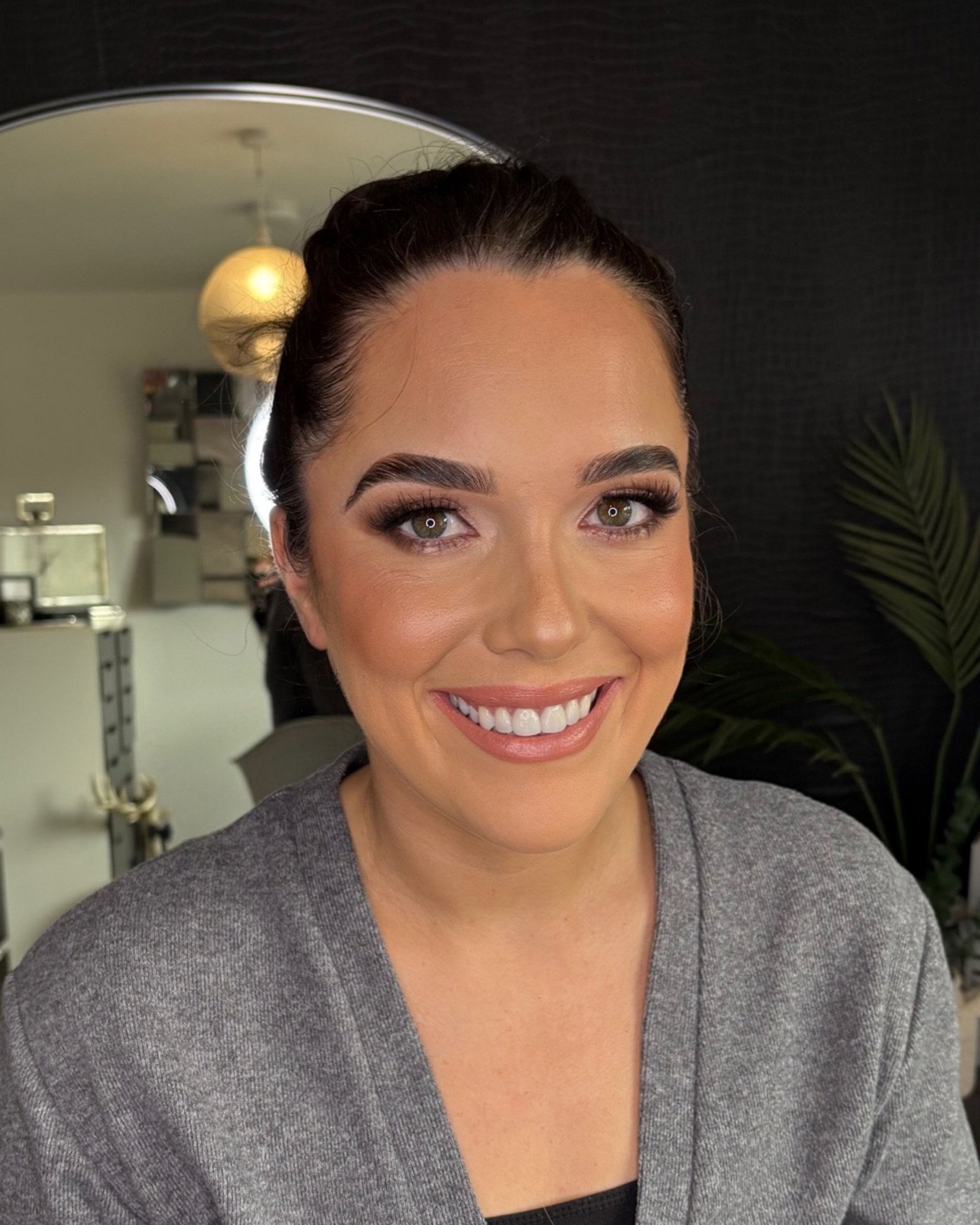 So many gorgeous clients the last few days for Xmas glam! Here&rsquo;s gorgeous @abymcgoldrick! 
Blush nudes with a touch of smoke 💫

Shop the look, with discount codes:
💄 @lookfantastic LFTFVICTORIAF
✨ @sephorauk VICTORIAFSPH 

❤️Products used:
❤️