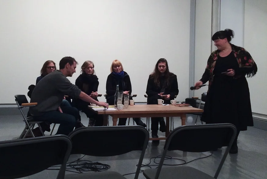KUNSTDEBATT PÅ BLINDSPOR
