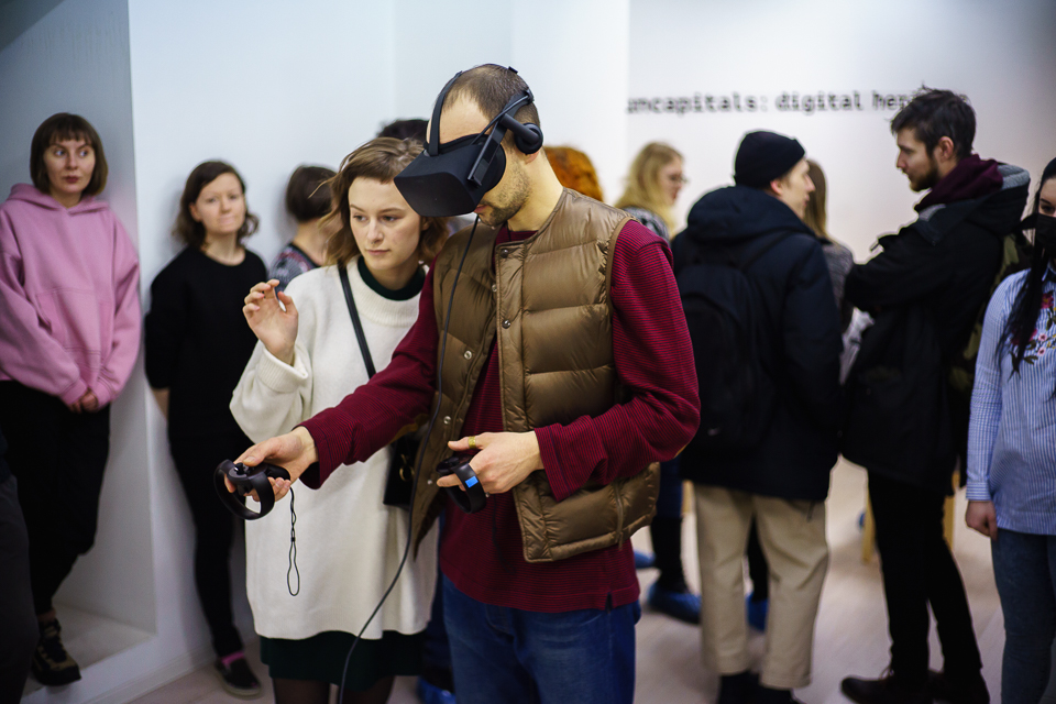  VR-installasjonen  Digital Heritage: Pomor village VR-Museum  testes av publikum.&nbsp; Foto:&nbsp;Edward Mikrukov 