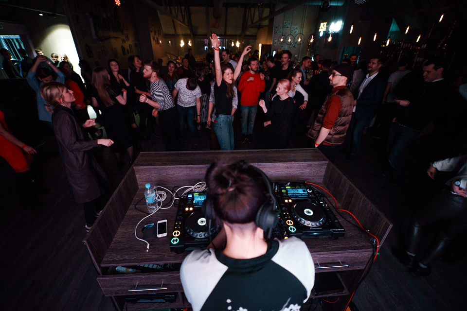  DJ Charlotte Bendiks på Manila Club i Murmansk.&nbsp;Foto:&nbsp;Edward Mikrukov 