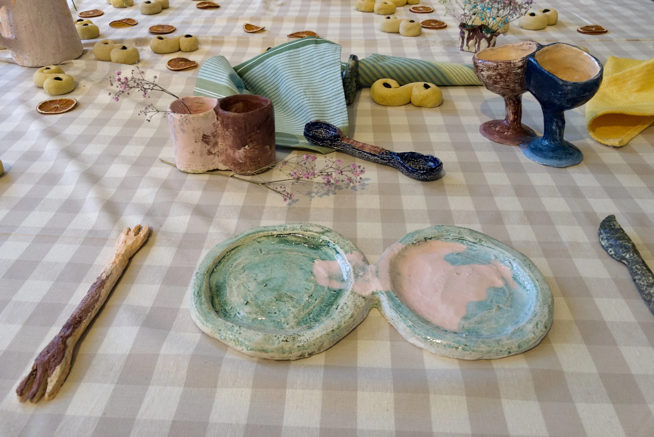 Aasta Marie Tutavae Iversen: Share (2019). Textile, ceramic, papier-mâché, food. Photo: Hilde Sørstrøm