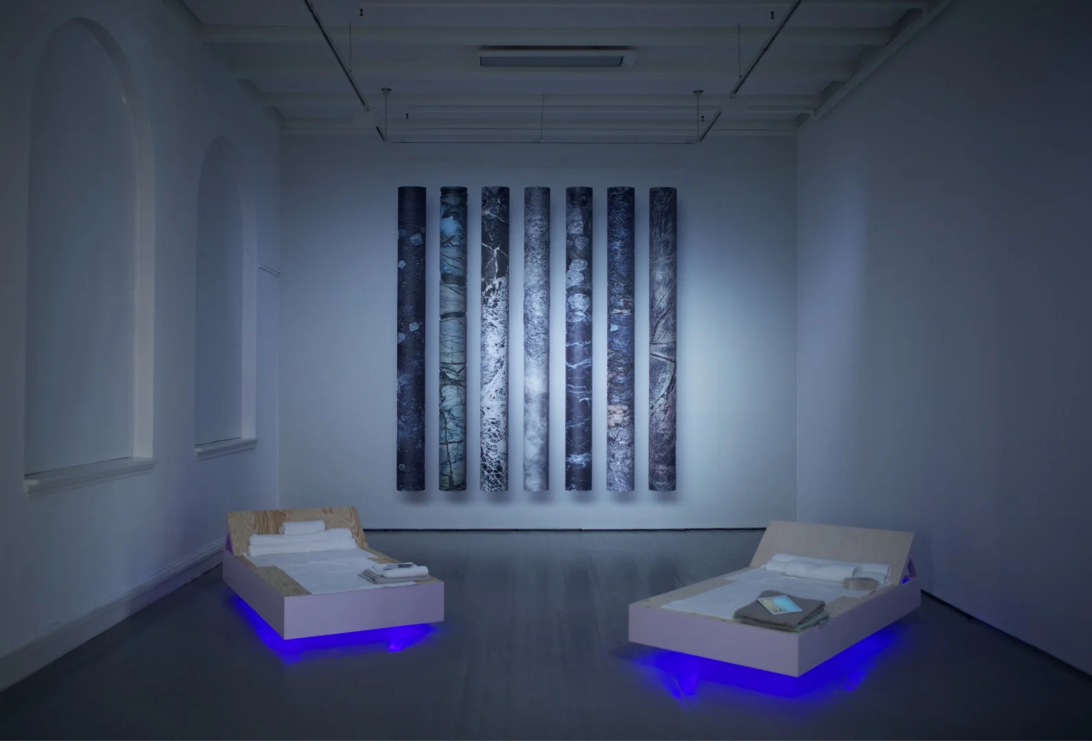 Your Body is a Mine ( 2019) og Seven Future Prospects (2018) av New Mineral Collective. Foto: Vsevolod Kovalevskij/Tromsø Kunstforening