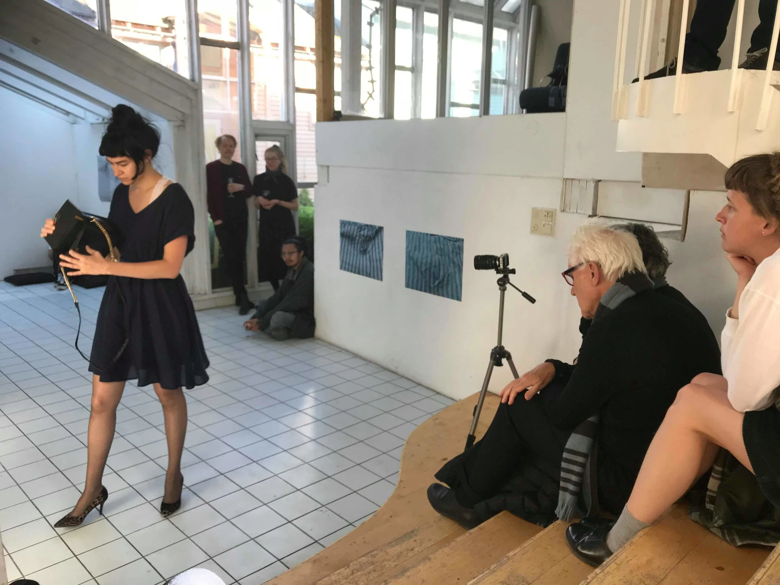 129 ways to get a man (2019) performance av Cristiana Cott Negoescu. Foto: Jet Pascua
