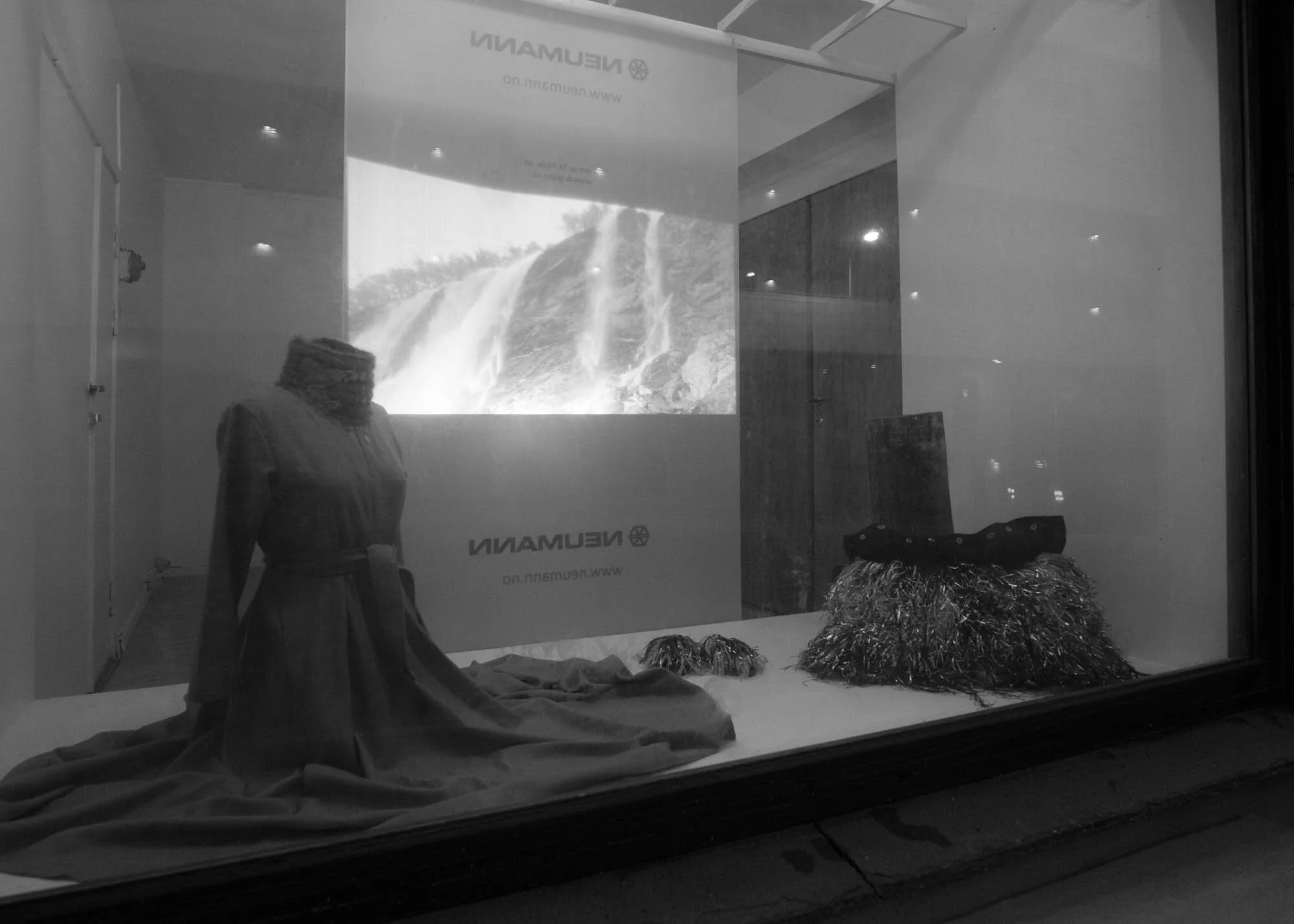  Window exhibition:  Den samiske halvtimen , by Ramona Salo, in Elvegata 5.   Photo: Mihály Stefanovicz 