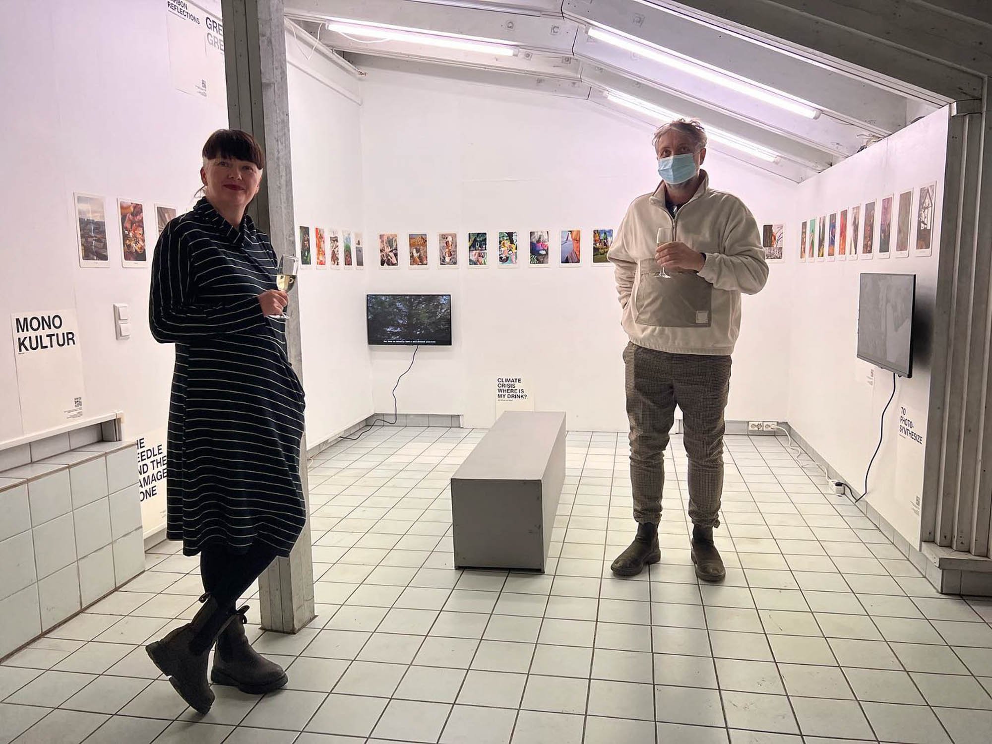  Kunstnerne Gitte Sætre og Frans Jacobi i utstillingen  Cosmology  på Small Projects i Tromsø. Foto: Jet Pascua 
