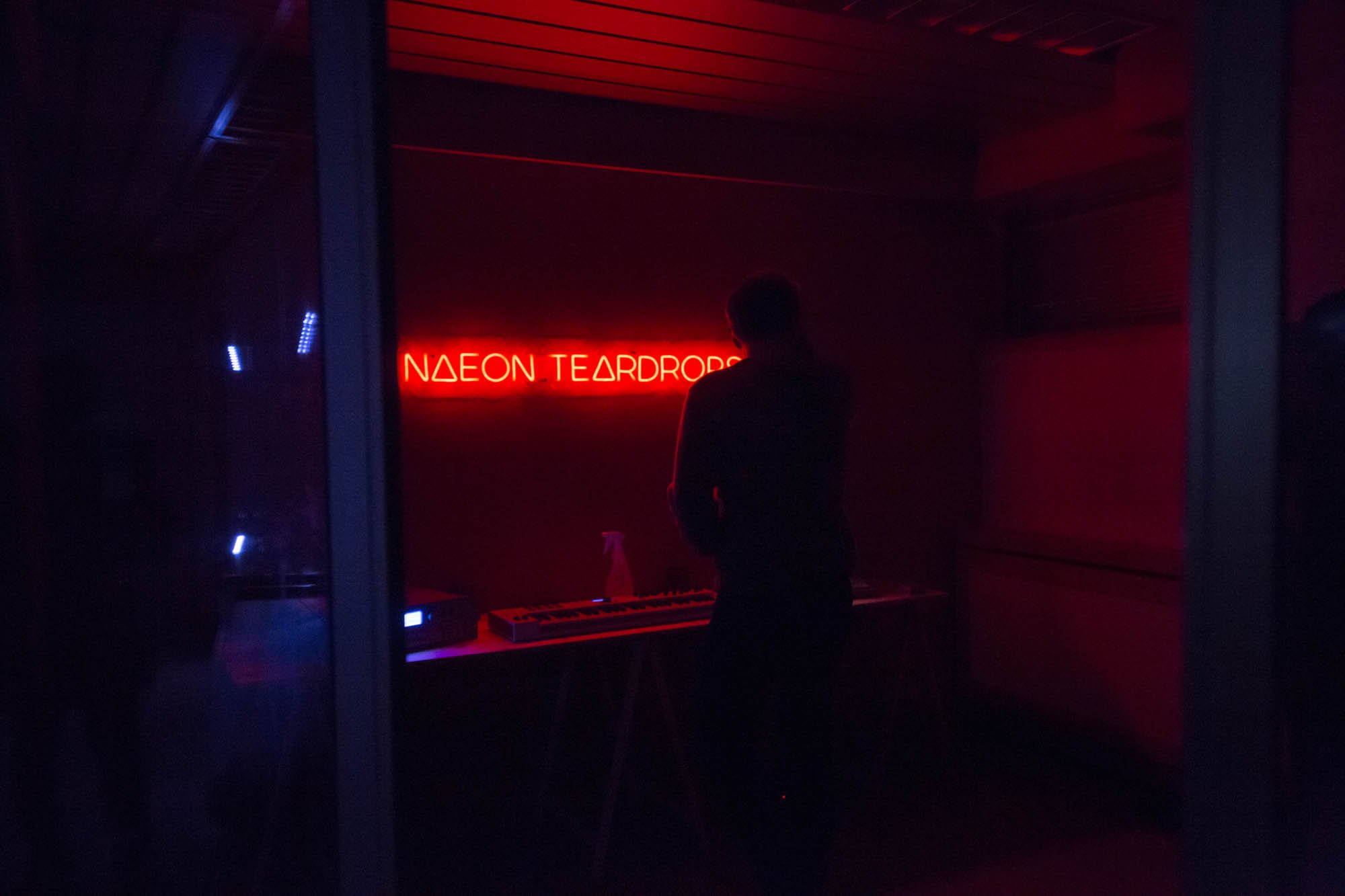  Musikkrommet til Neon Teardrops.  Foto: Alessandro Belleli.  
