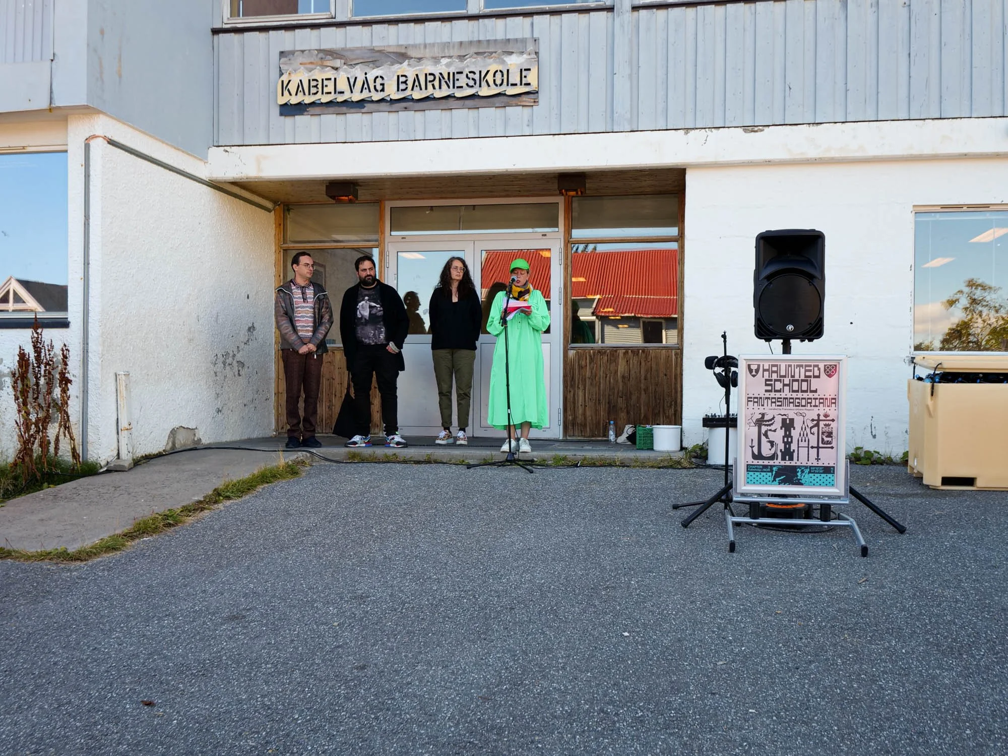  Åpningstale med kuratorduoen Francesco Urbano Ragazzi, direktør ved Nordnorsk Kunstnersenter Marianne Hultman og leder av LIAFs kunstneriske råd, Helga-Marie Nordby. Foto: Inger Emilie Solheim.  