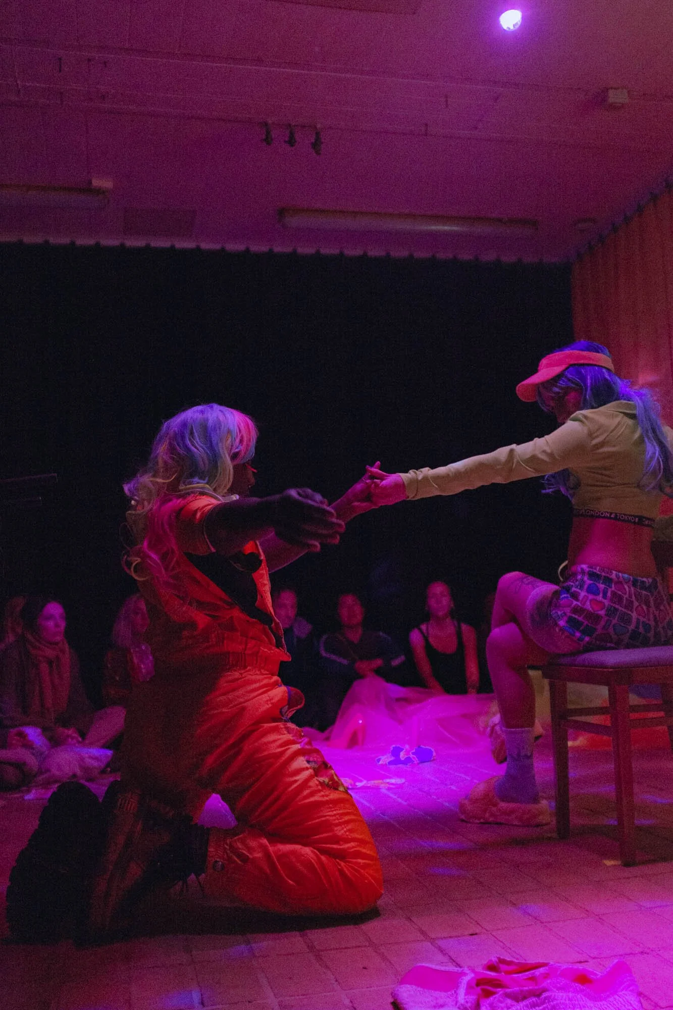   Let it Pour, let it rain  av (Co)Opulence Collective var en av flere performancer i løpet av festivalen. Foto: Marina Borovaya / Open Out 