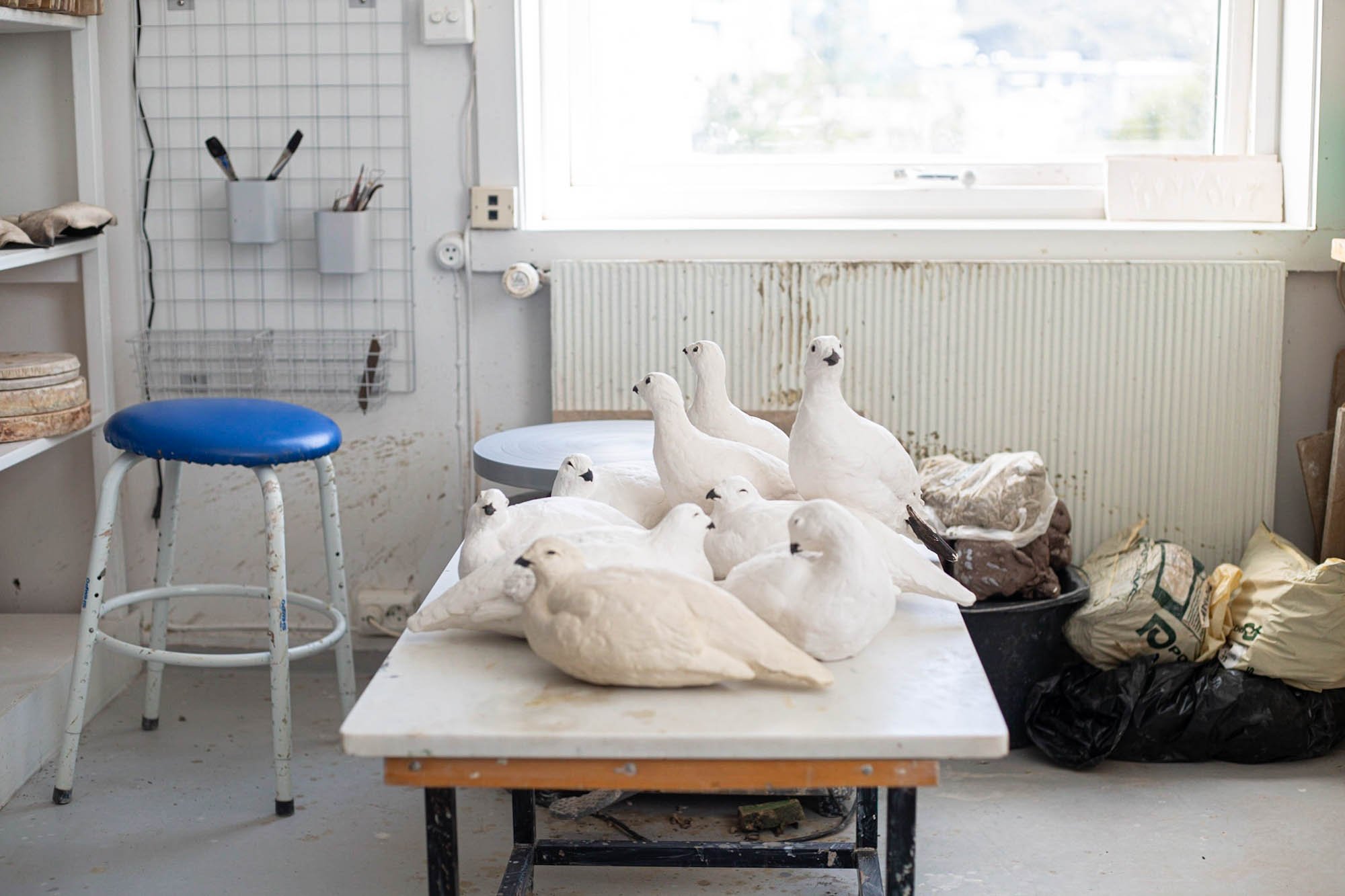  Skulpturer på atelieret til  Marit Ellisiv Landsend . Foto: Daniela Toma 