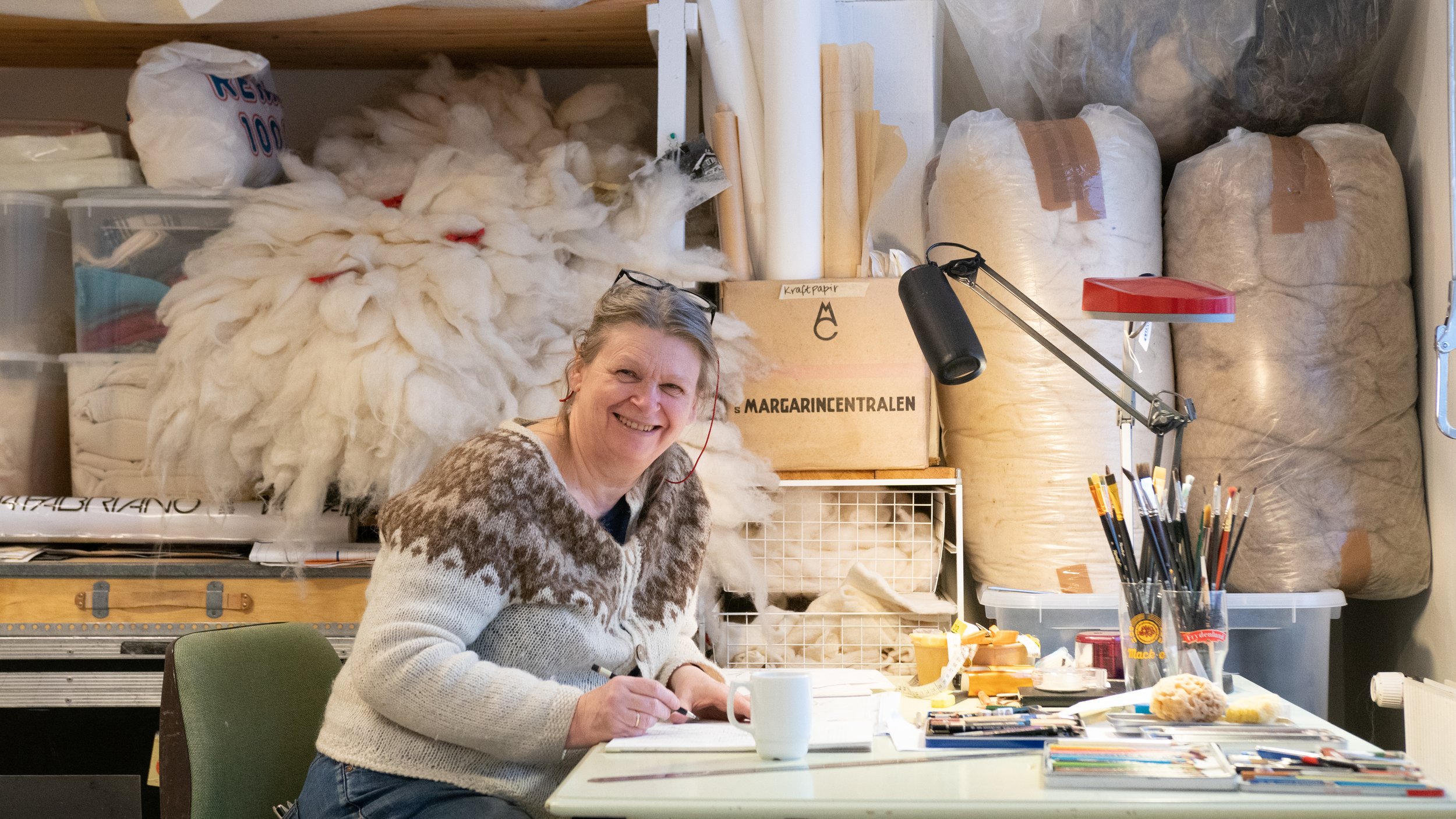  Brith Hennie Halvorsen i studioet sitt på «Kysten». Foto: Anna Näumann 