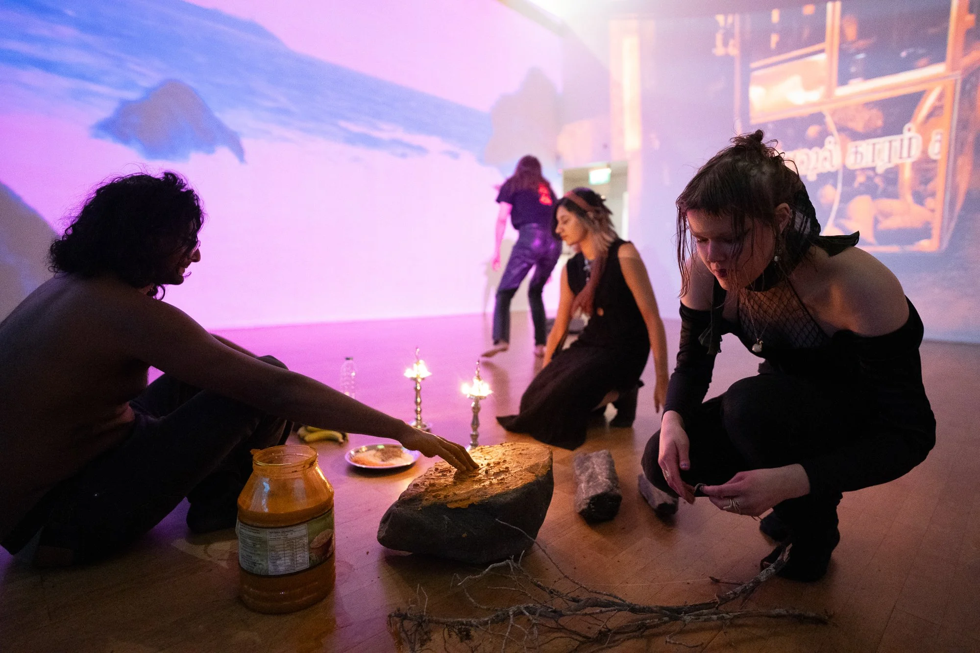 Sasusu radio: A moving temple for art and healing