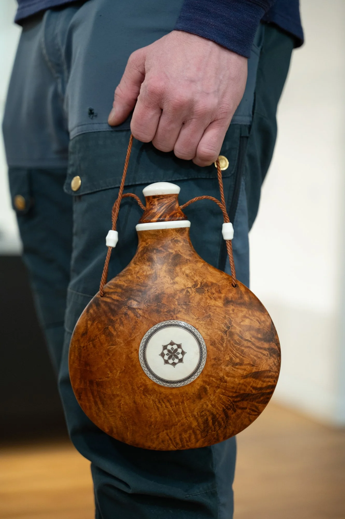  Jon Tomas Utsi,  Salt bottle, sálkor  (1995). Foto: Johan Ylitalo / Kin museum för samtidskonst 