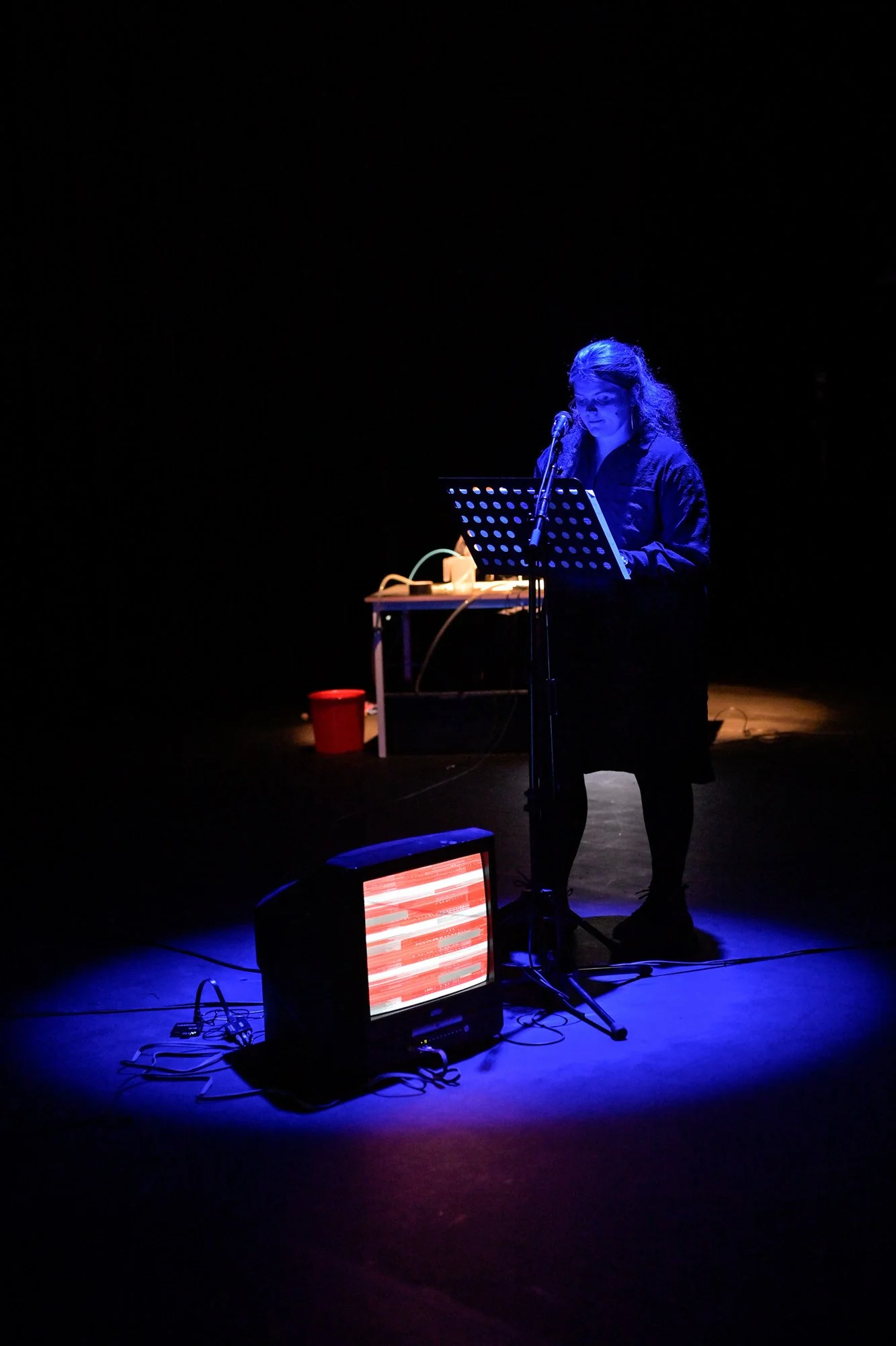  Siri Anna Engzelius Strøm, actress and performer, in Samovar Theater’s audio visual performance  Transitions/Distortions.  Photo from the work-in-progress presentation at Kulturnatta in Kirkenes.&nbsp;Photo:&nbsp;Kjell Gunnar Monsen 
