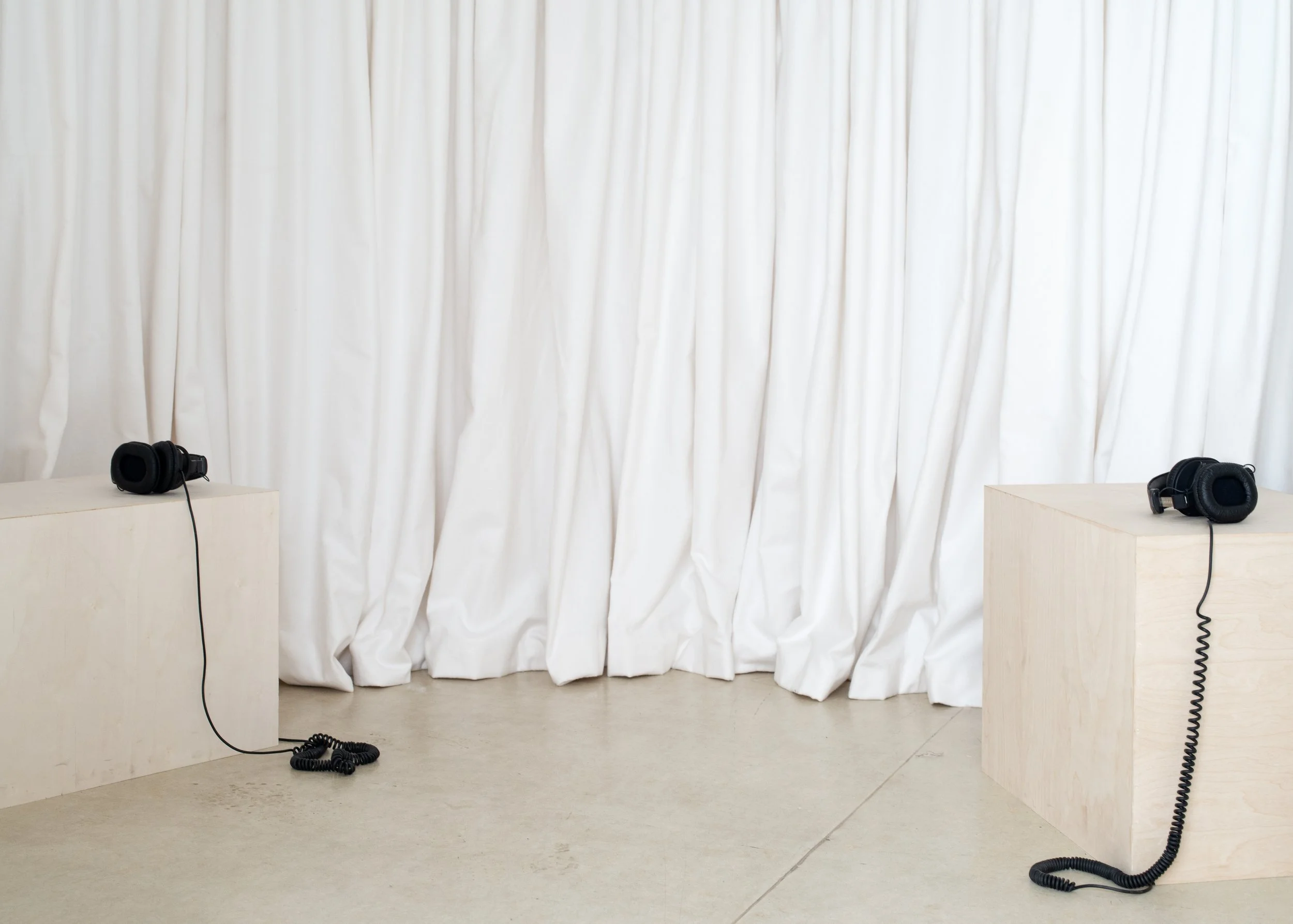   Et rom  (2024) av Vera Vik. Foto: Mihály Stefanovicz/Tromsø Kunstforening 