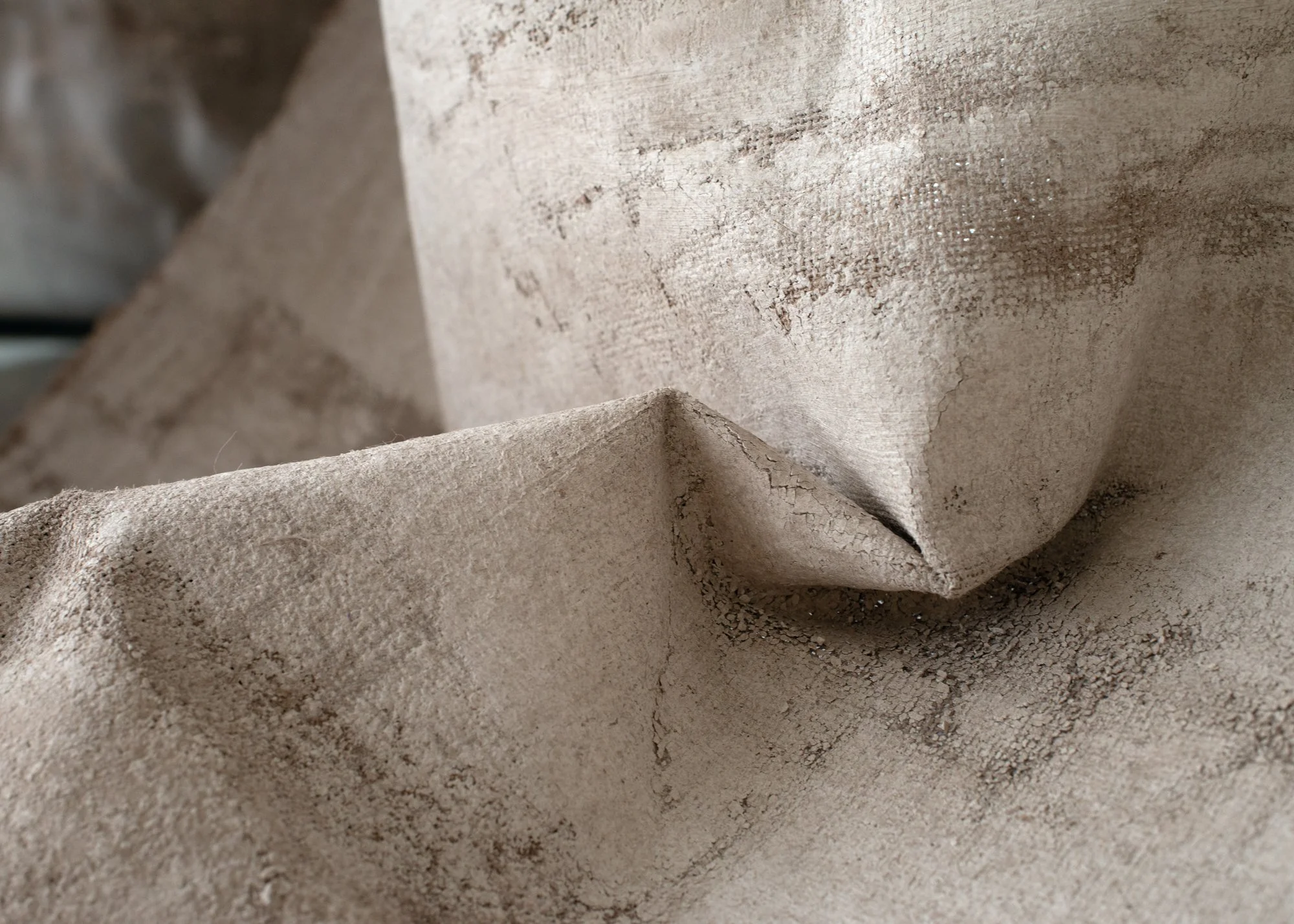 Under (2024), detalj, av Veronika Mathisen. Foto: Mihály Stefanovicz/Tromsø Kunstforening