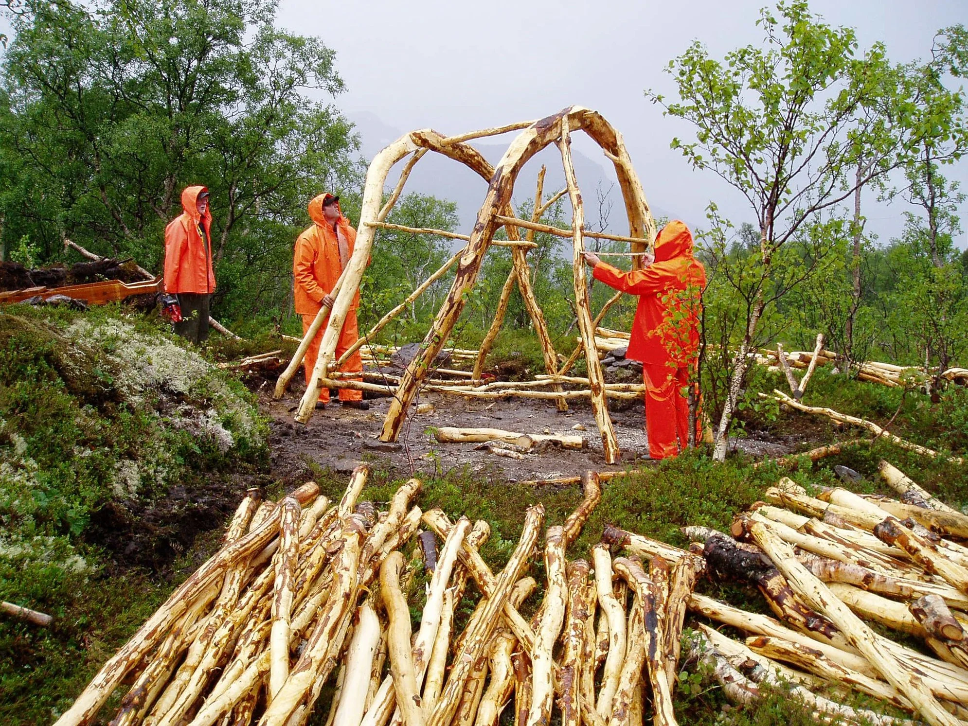  Gammebygging med Jon Ole Andersen, 2005. Foto: Sørfinnset skole / the nord land 