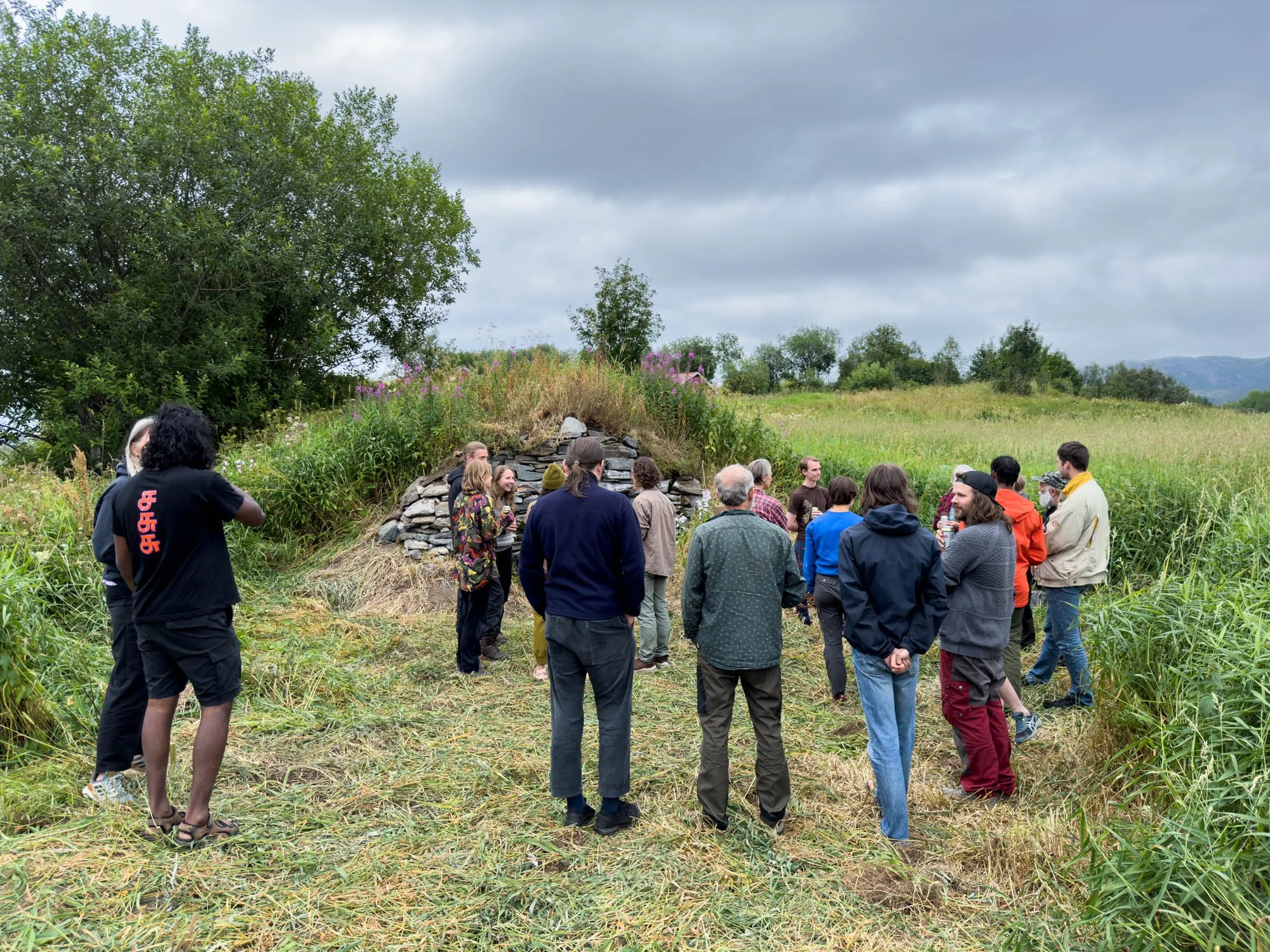  Fra åpningen av jordkjelleren som i 2023 ble ferdigstilt og klar til bruk for alle fastboende i bygda. Foto: Hilde Sørstrøm 