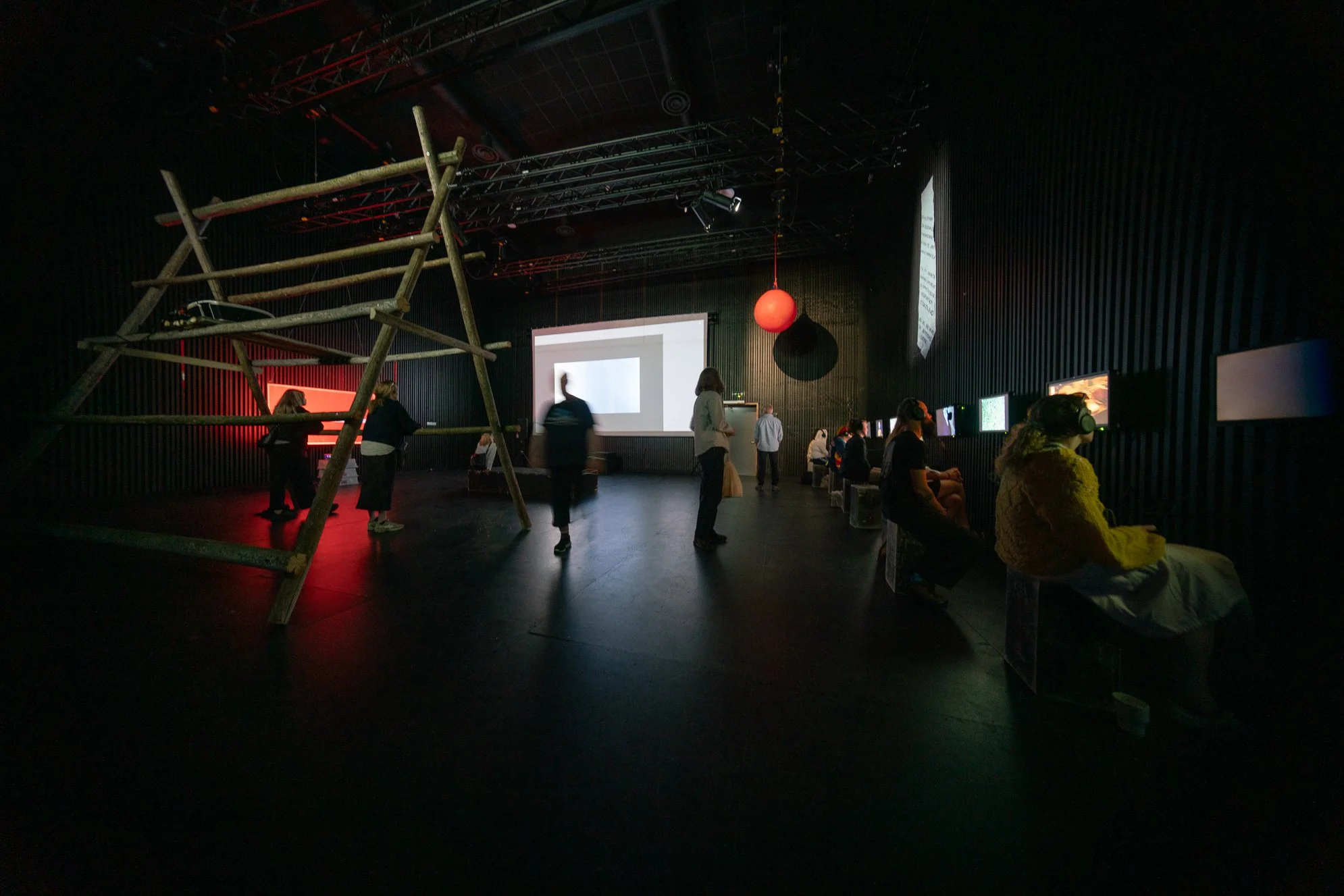 Fra avgangsutstillinga til Kabelvåg filmkunstskole ved UiT Norges arktiske universitet. Foto: Edvart Falch Alsos 