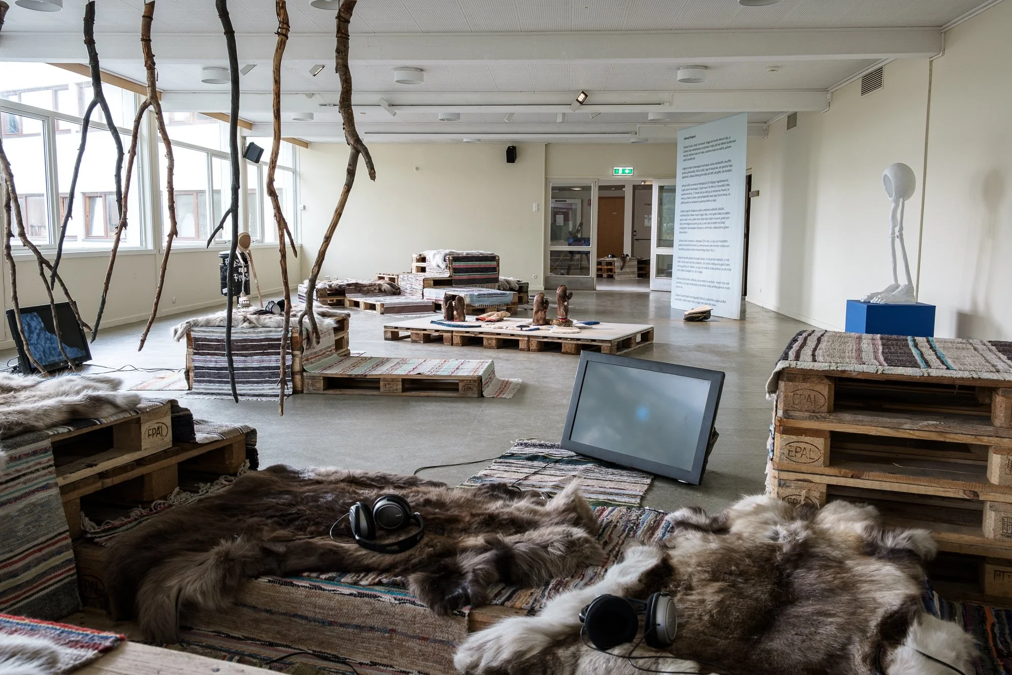  Gullevaš / Gologaš  på Tromsø Kunstforening. Foto: Magnus Holmen / Tromsø Kunstforening. 