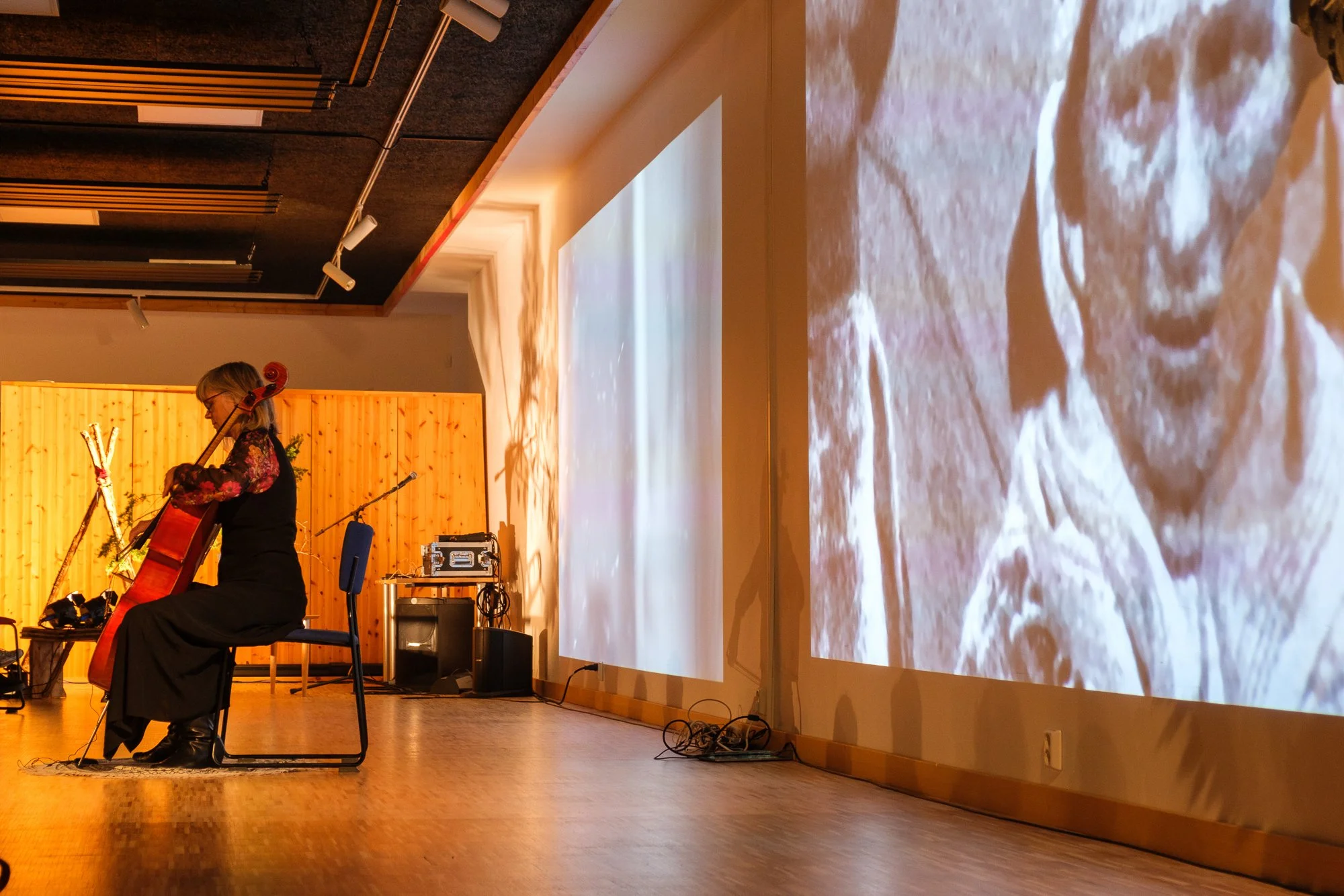  Cellist Runa Bergsmo performing. Foto: Gunnar Holmstad 