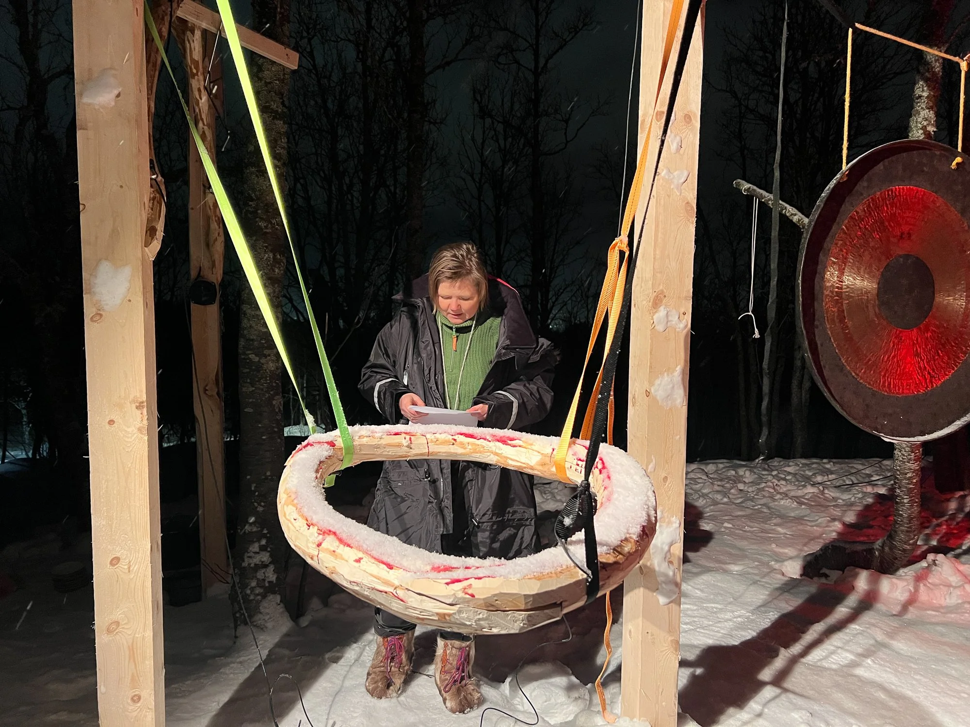  Kristina Junttilla Valkoinen leser vendingsteksten. Foto: Amund Sjølie Sveen 