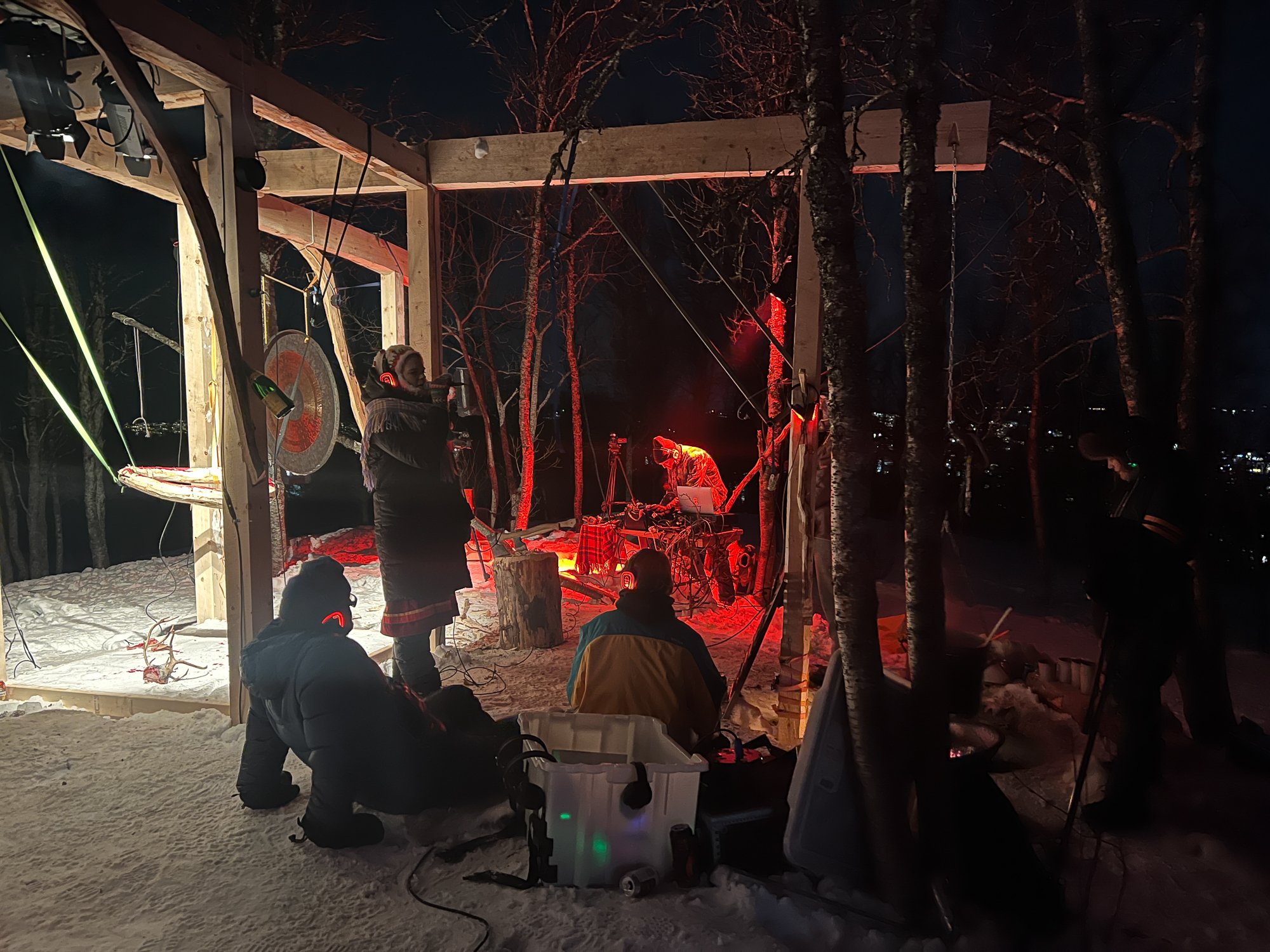  Skápmáoaivi-performance med Andreas Kühne og Risten Anine Kvernmo Gaup. Foto: Amund Sjølie Sveen.  