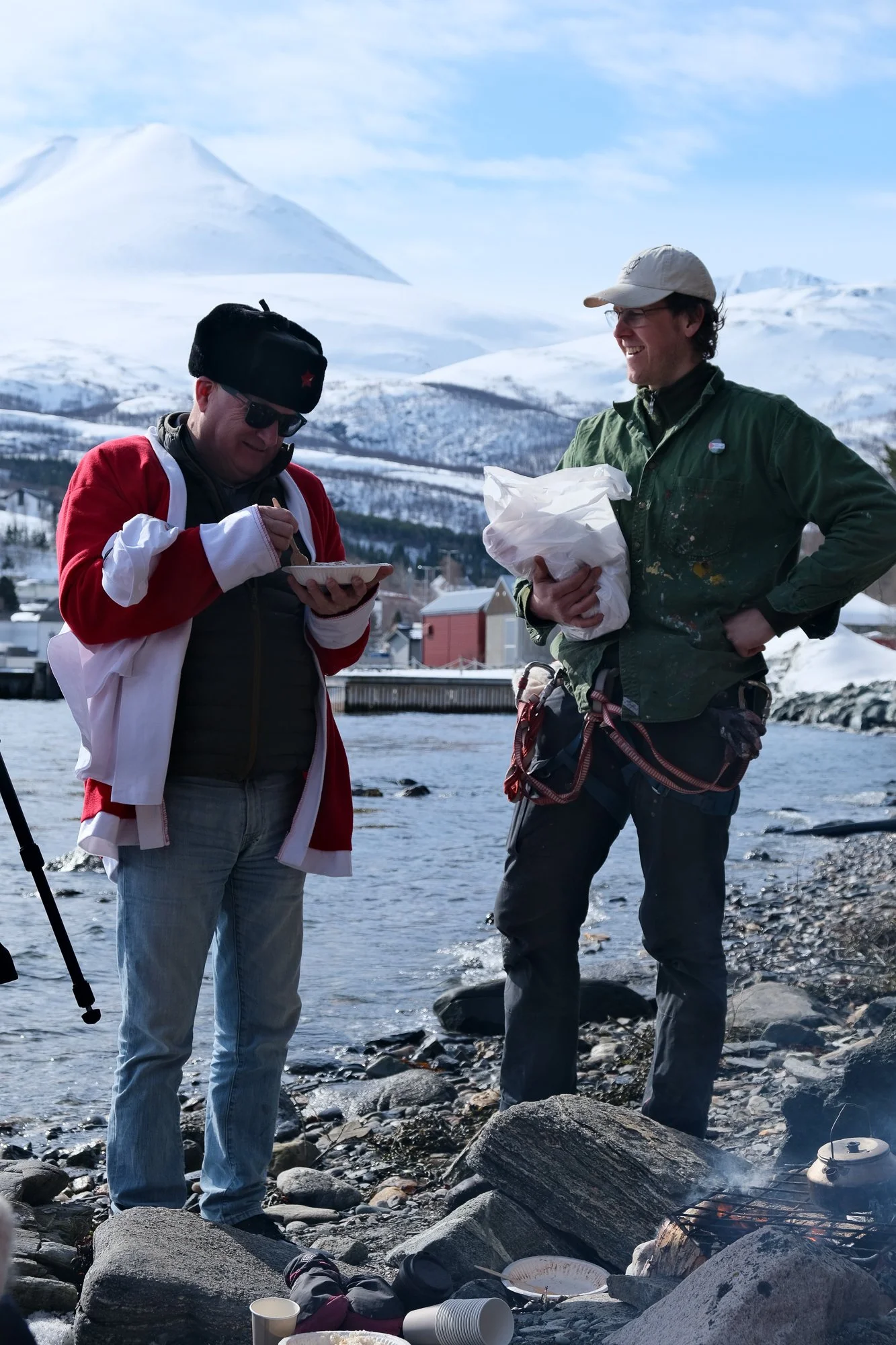  Ole Petter Ribe (t.h.) sammen med Ola Giæver i Gollis AS, en av inititativtakerne bak Gollis-skulpturen. Foto: Magnus Skei Holmen / Kurant visningsrom 