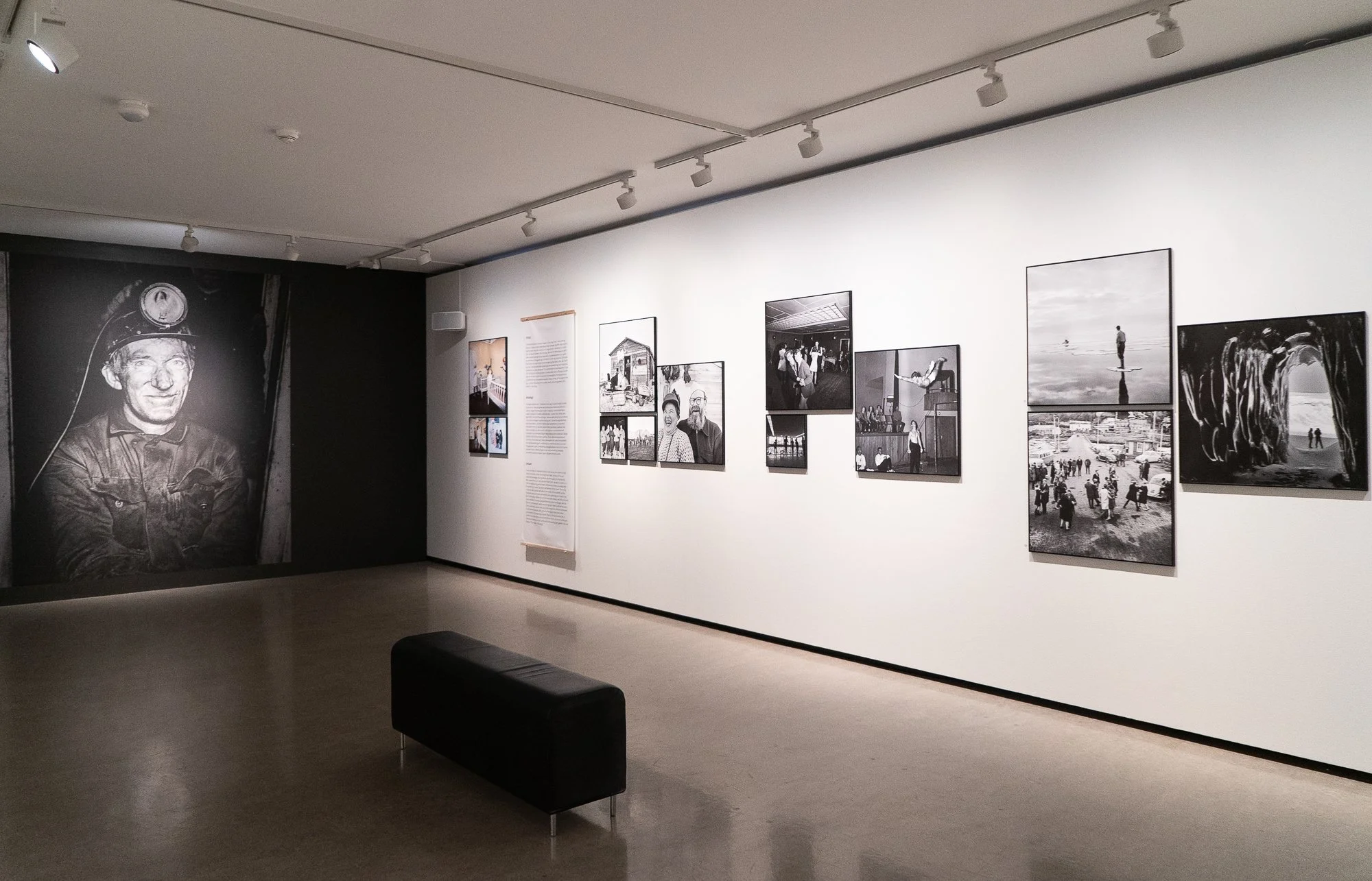   Layers of Time – Everyday life in&nbsp;Svalbard (Tidslag - Hverdagsliv på Svalbard)  at Nordnorsk Kunstmuseum includes photographies by Herta and Leif Grøndal, their daughter Eva Grøndal  and sound by their granddaughter Aggie Grøndal Peterson. Pho