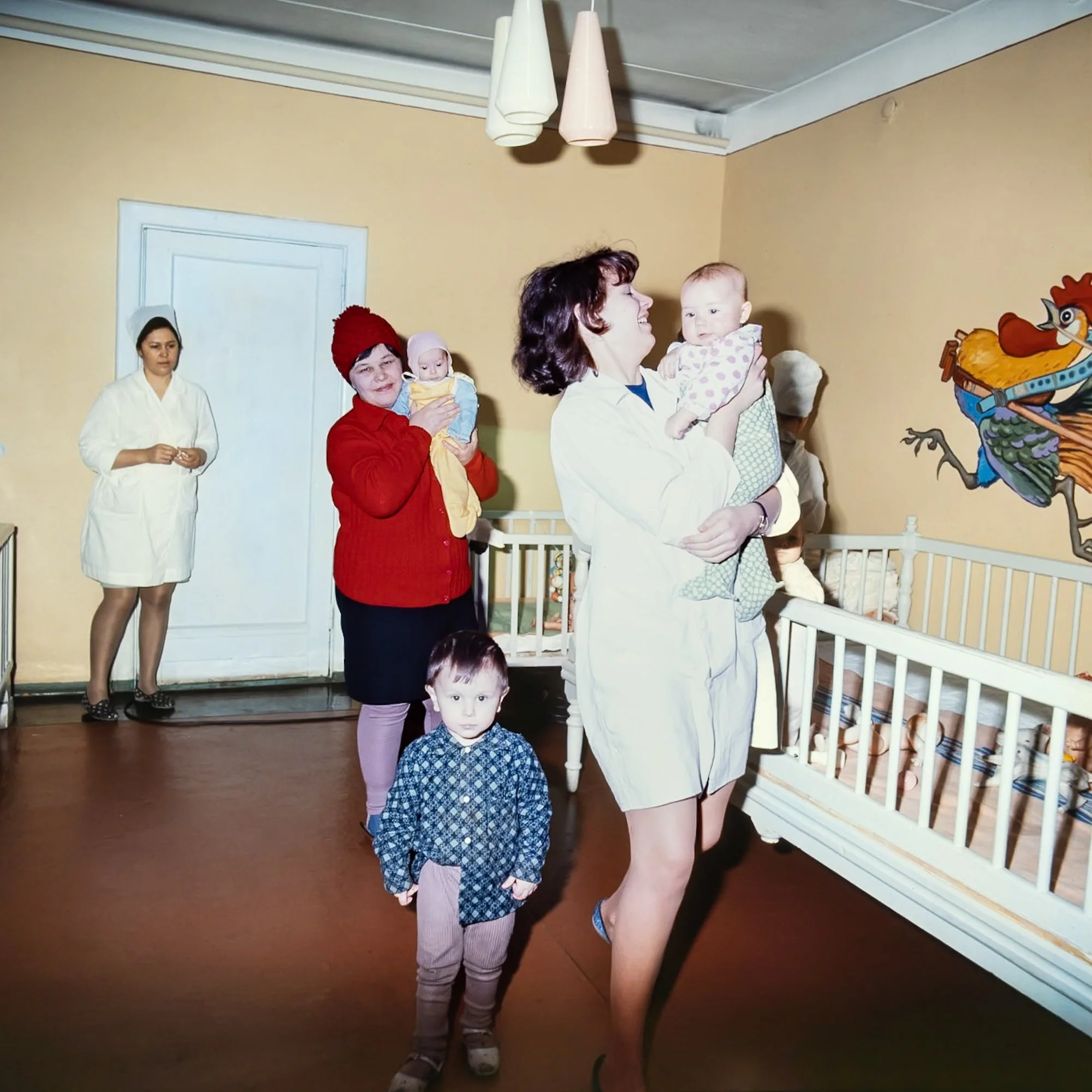  Kjellrun Eggenfellner together with her sons Heinrich and Jan in “Stormessa” (the coal miner’s canteen) in 1969. &nbsp;Photo: Herta Grøndal Lampert 