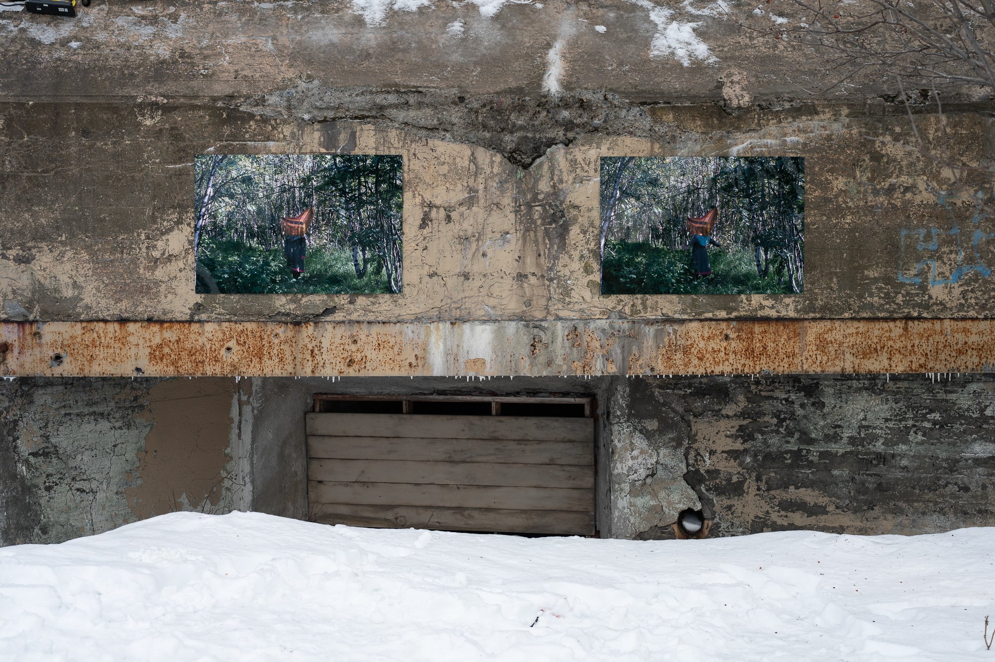  From  Emergency Weather  (2024–) by Lada Suomenrinne. Barents Spektakel 2025. Photo: Jouni Porsanger / Pikene på broen 