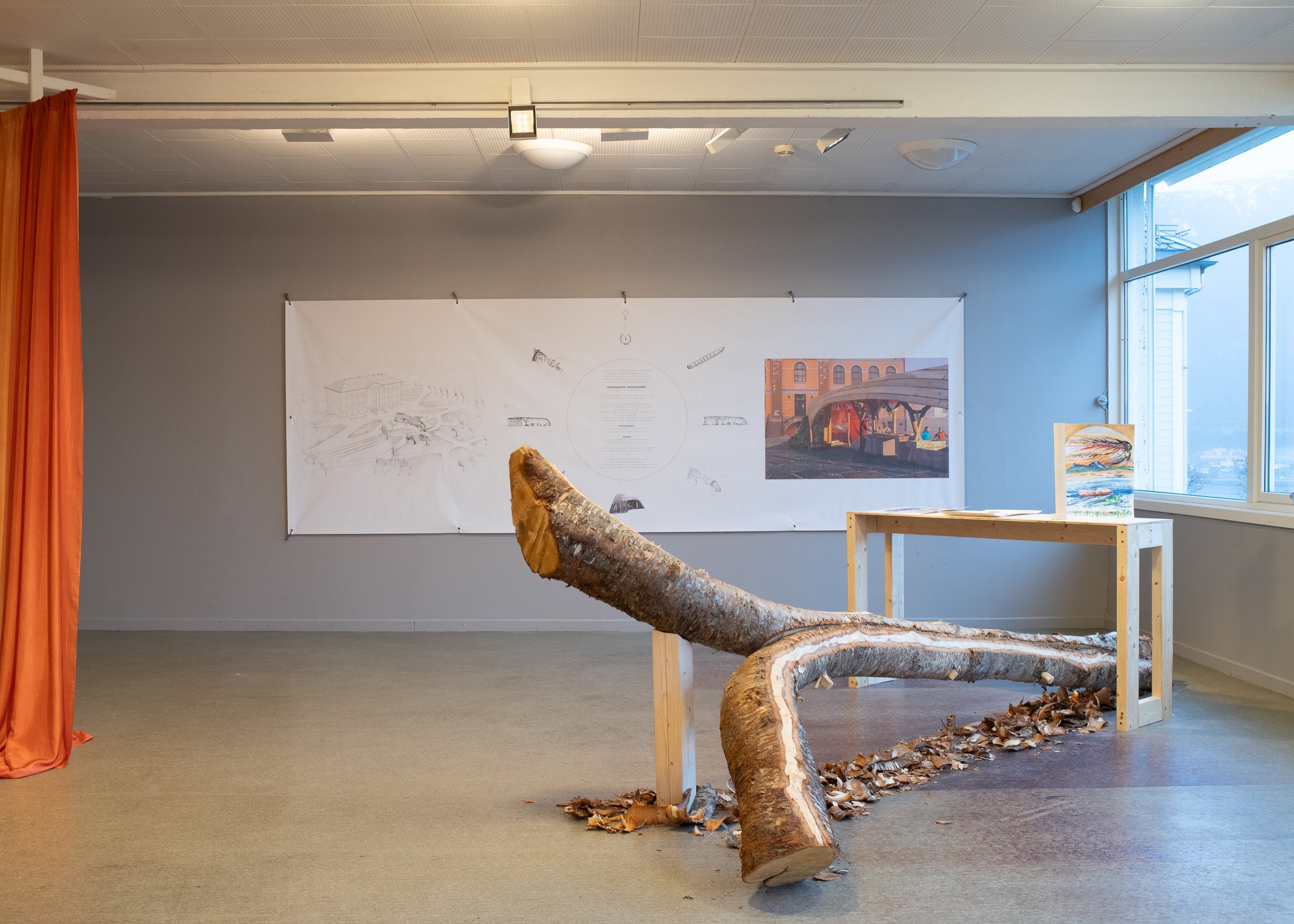    Vuoššangoahti / Kokegamm e av Joar Nango i samarbeid med Marit Bockelie, Eystein Talleraas og Arne-Terje Sæther. Foto: Mihály Stefanovicz / Tromsø Kunstforening 