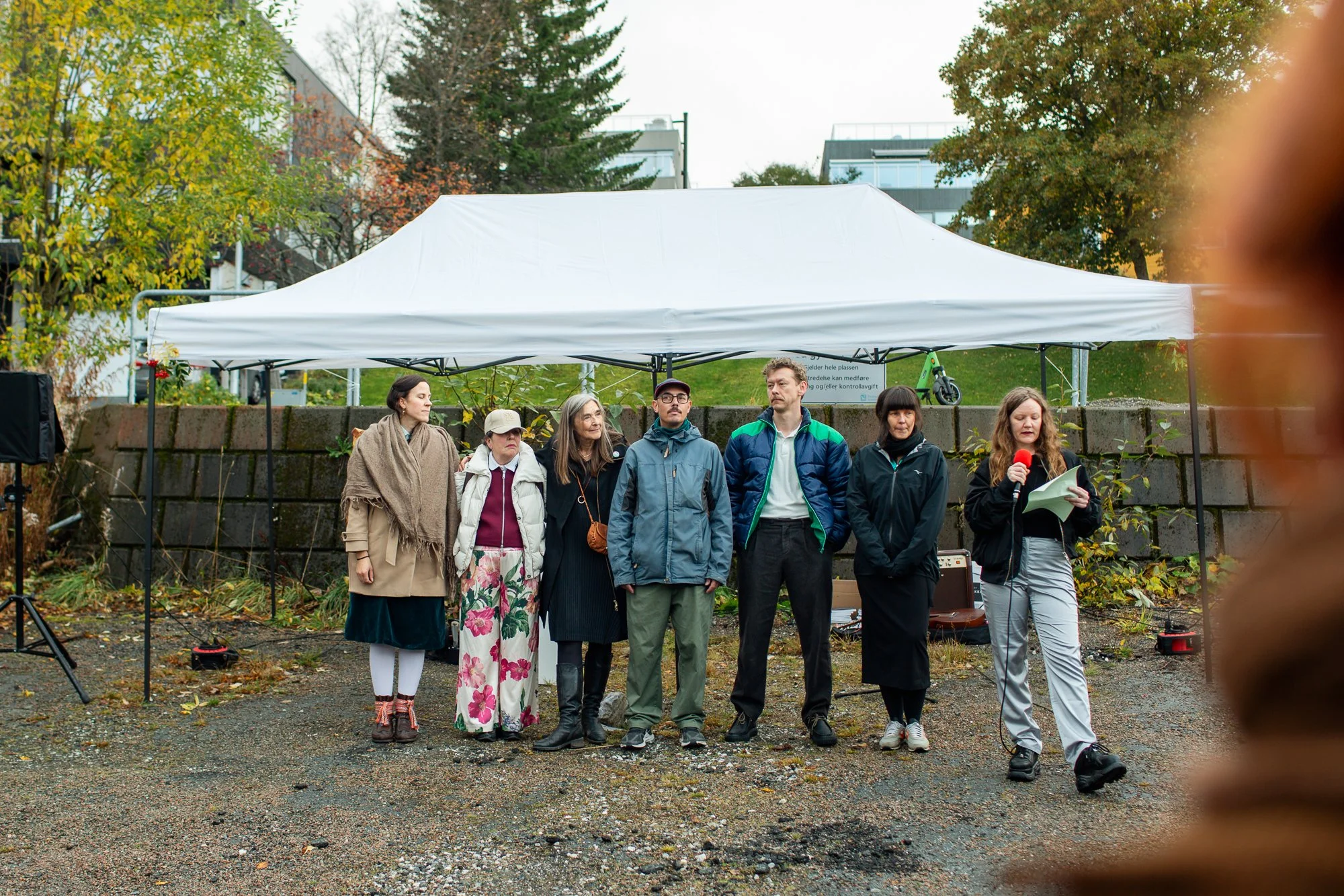  From the left: the artists Maija Liisa Björklund, Liv Bangsund, Hilde Hauan Johnsen, Alexander Rishaug, Kåre Alexander Grundvåg, Inger Emilie Solheim and director of Tromsø Kunstforening, Camilla Fagerli. Joar Nango and his collaborators Eystein Tal