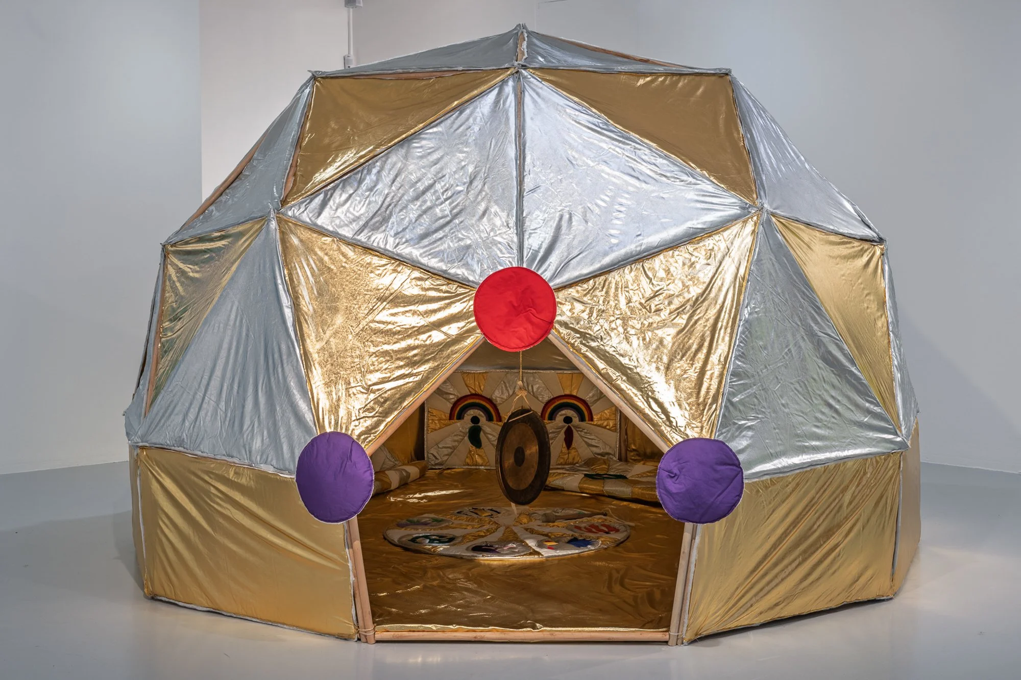   Karma Dome  (2019) av Angelo Plessas. Foto: Kjell Ove Storvik / Nordnorsk kunstnersenter. 