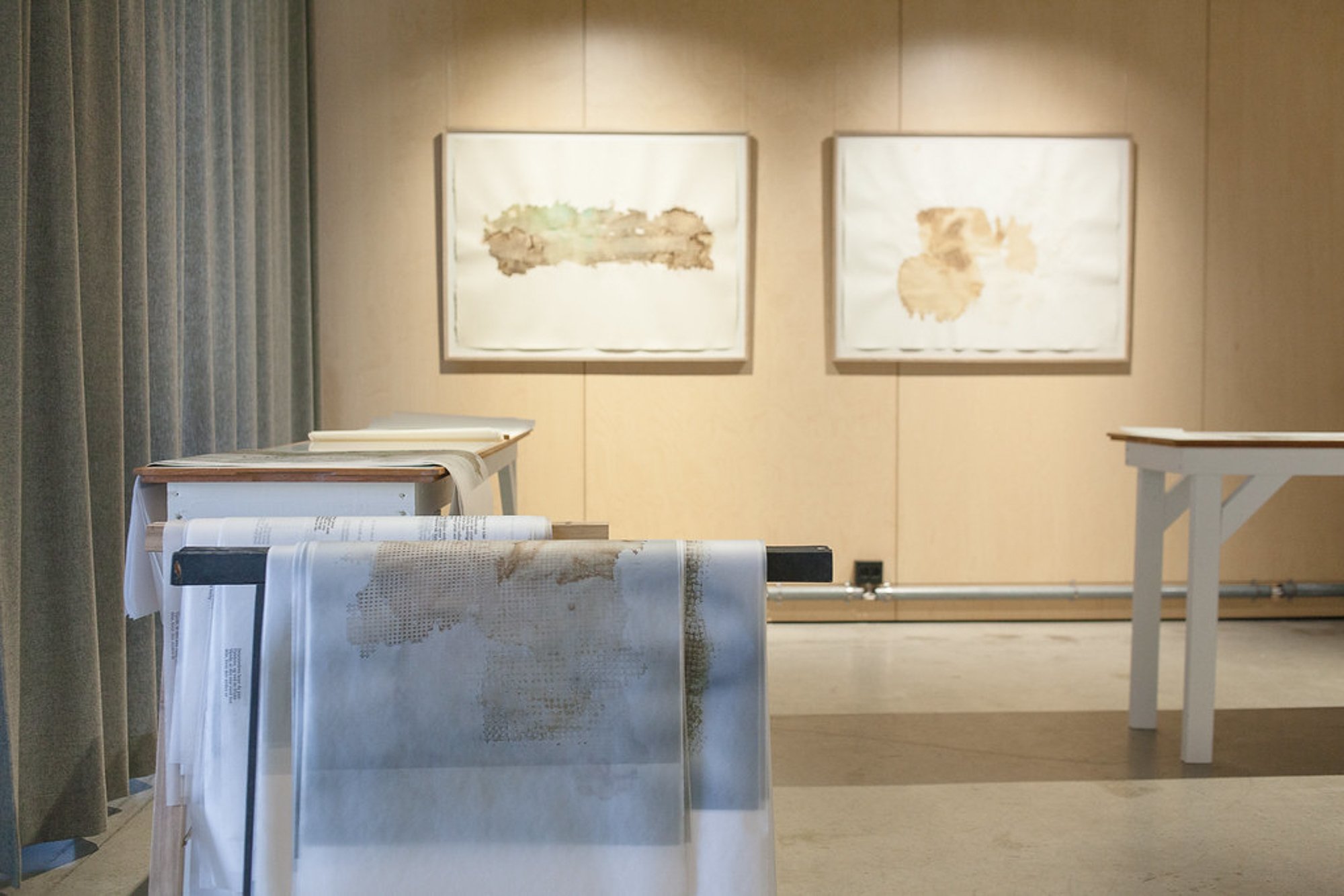   Vid tidens början  (2026) av Silje Figenschou Thoresen og geolog/antropolog Väinö Tanner (1881-1948). Foto: Oleg Khadartsev 