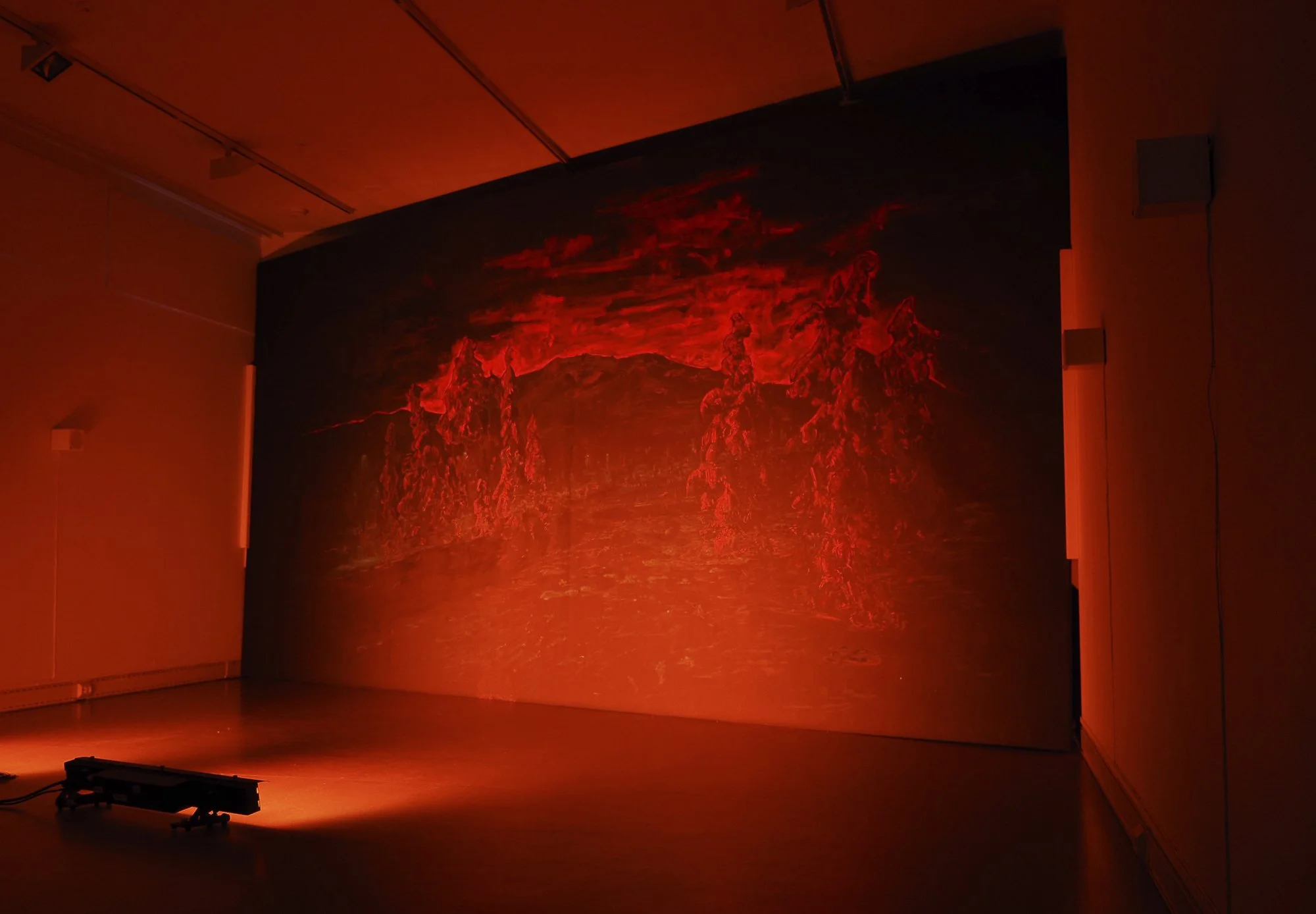   Longue Durée  (2026) av Ingeborg Annie Lindahl og Trond Lossius på Kongsberg Kunstforening. Foto: Ingebrog Annie Lindahl 