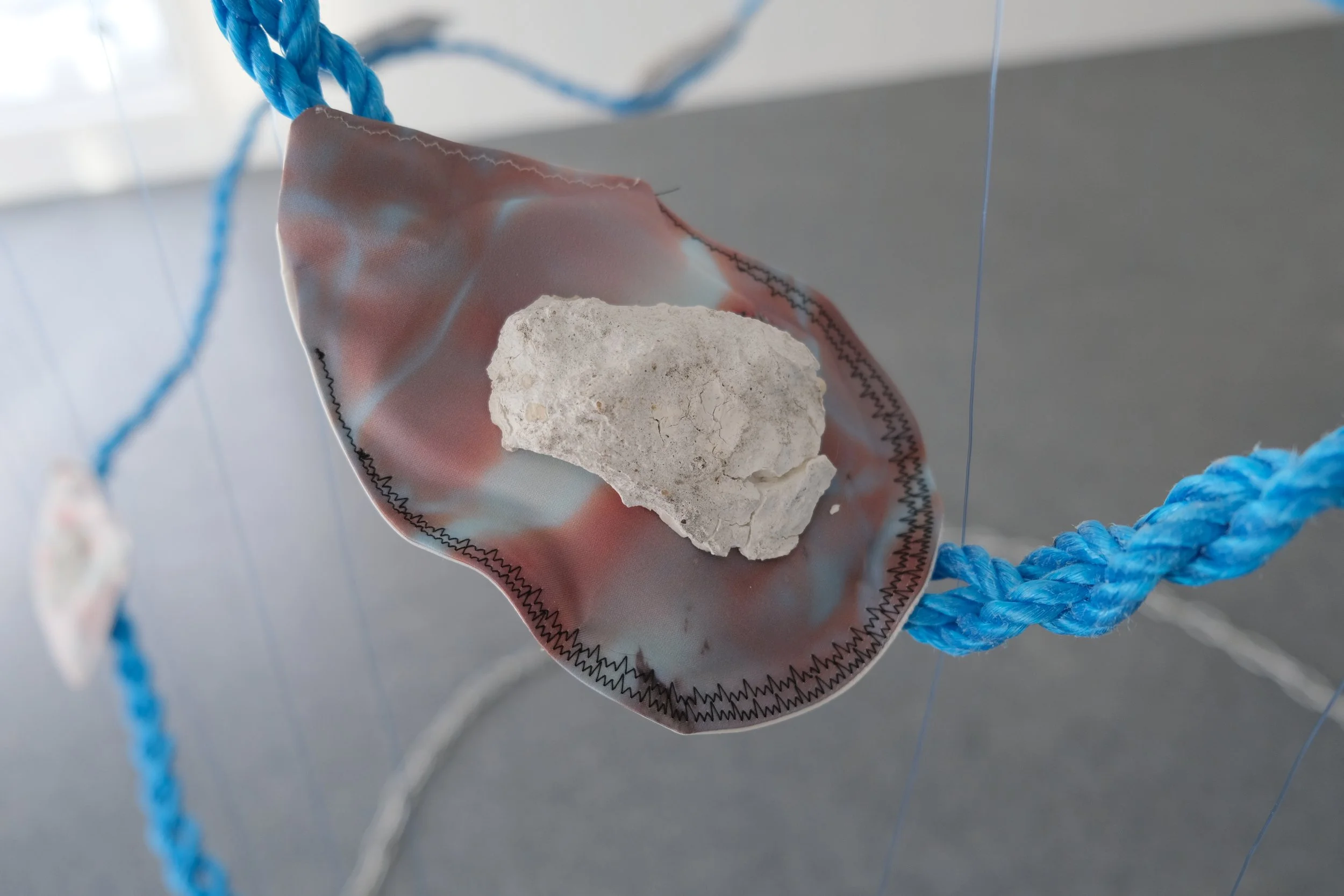   Uro I (what worlds world worlds), detalj.   Av Ingrid Bjørnaali. Foto: Kurant 