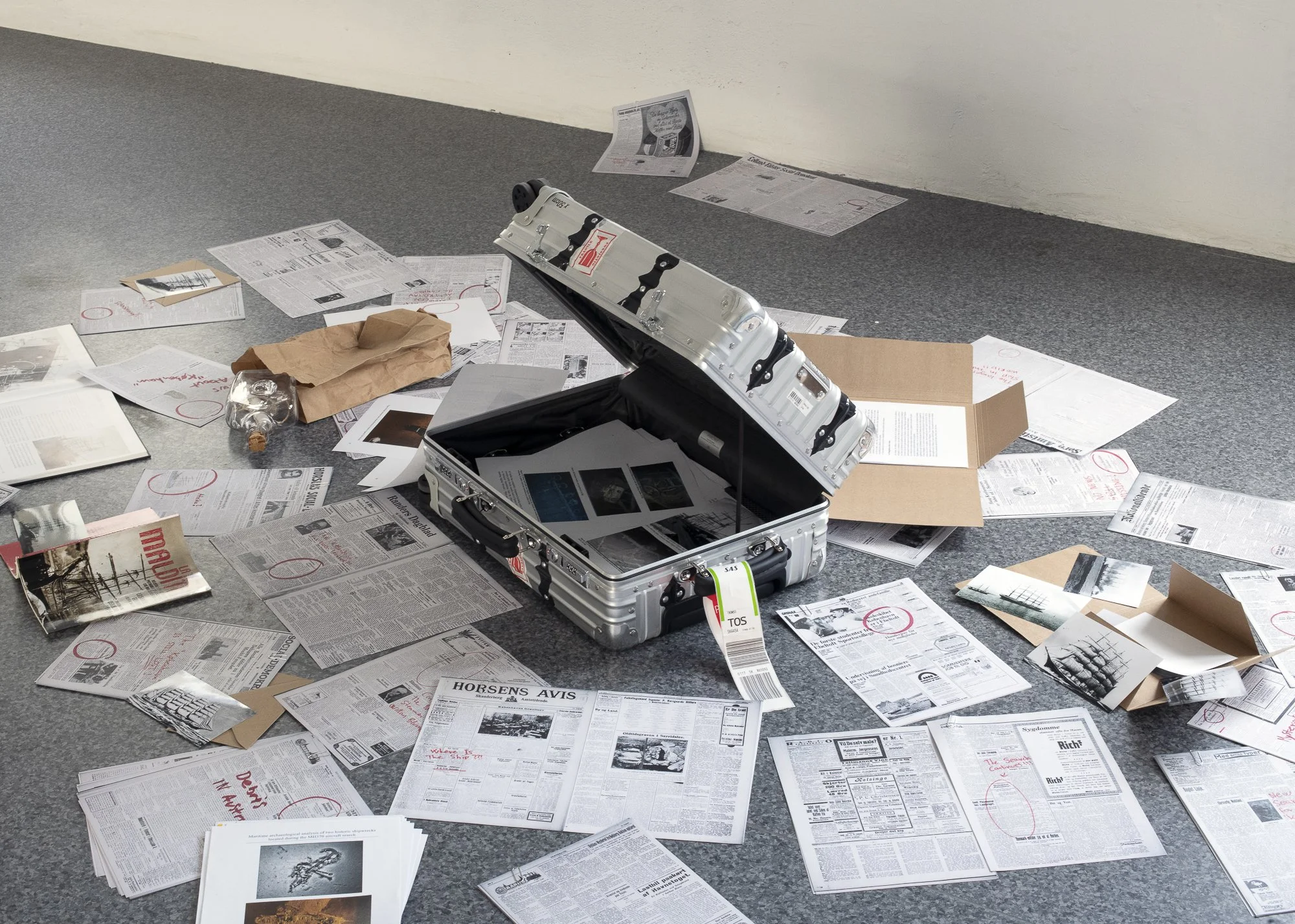   The Cursed Land  (2026). Skulptur/assemblage af Espen Ild. Foto: Mihály Stefanovicz / Kurant 