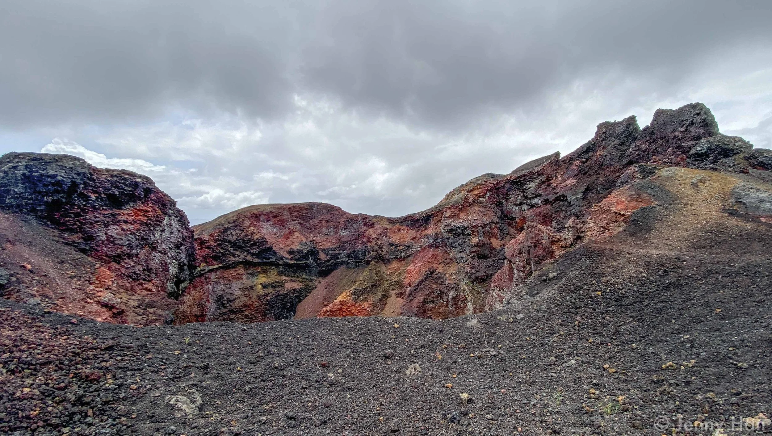 Volcan Chico Large Fissure Vent.jpg