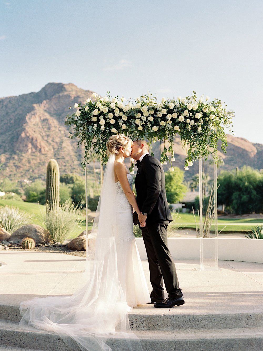 SajePhotography_IntimateSummerWeddingatMountainShadows- ParadiseValleyArizona-23.jpg