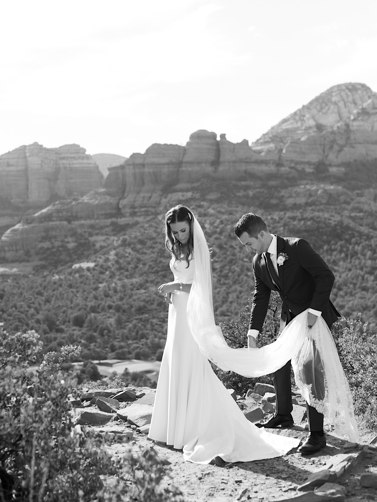 SajePhotography_CharmingGardenWeddingAtLaubergeSedona_19.jpg