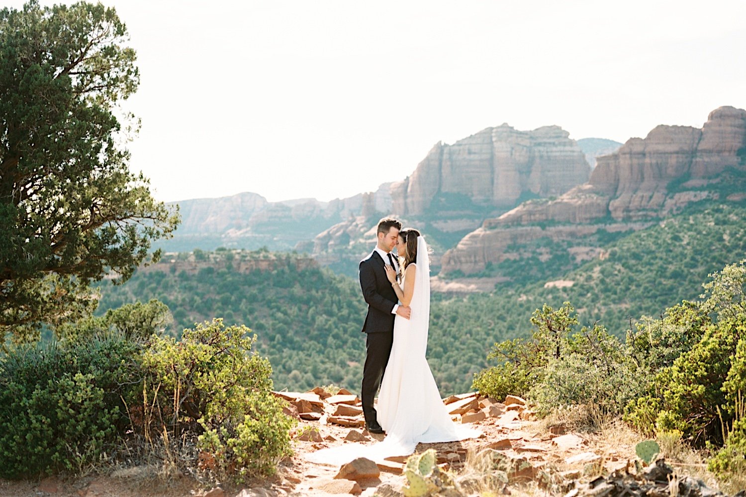 SajePhotography_CharmingGardenWeddingAtLaubergeSedona_21.jpg