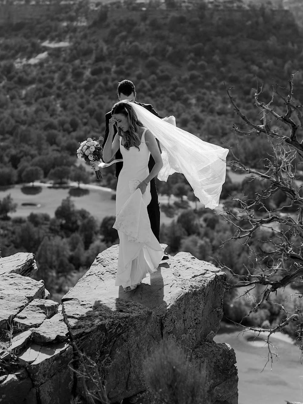 SajePhotography_CharmingGardenWeddingAtLaubergeSedona_23.jpg