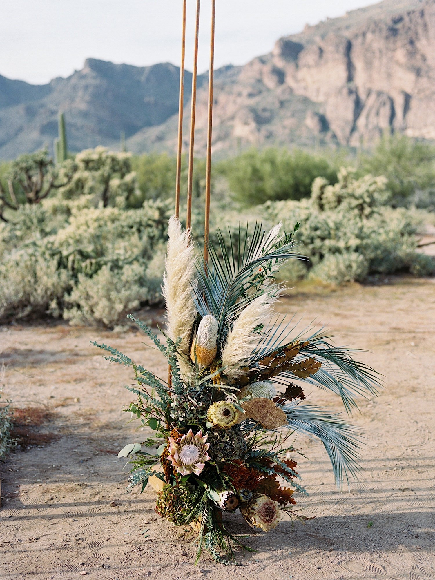 SajePhotography_ElegantBoho_SupersitionMountainElopement_ArizonaDesertWedding_16.jpg