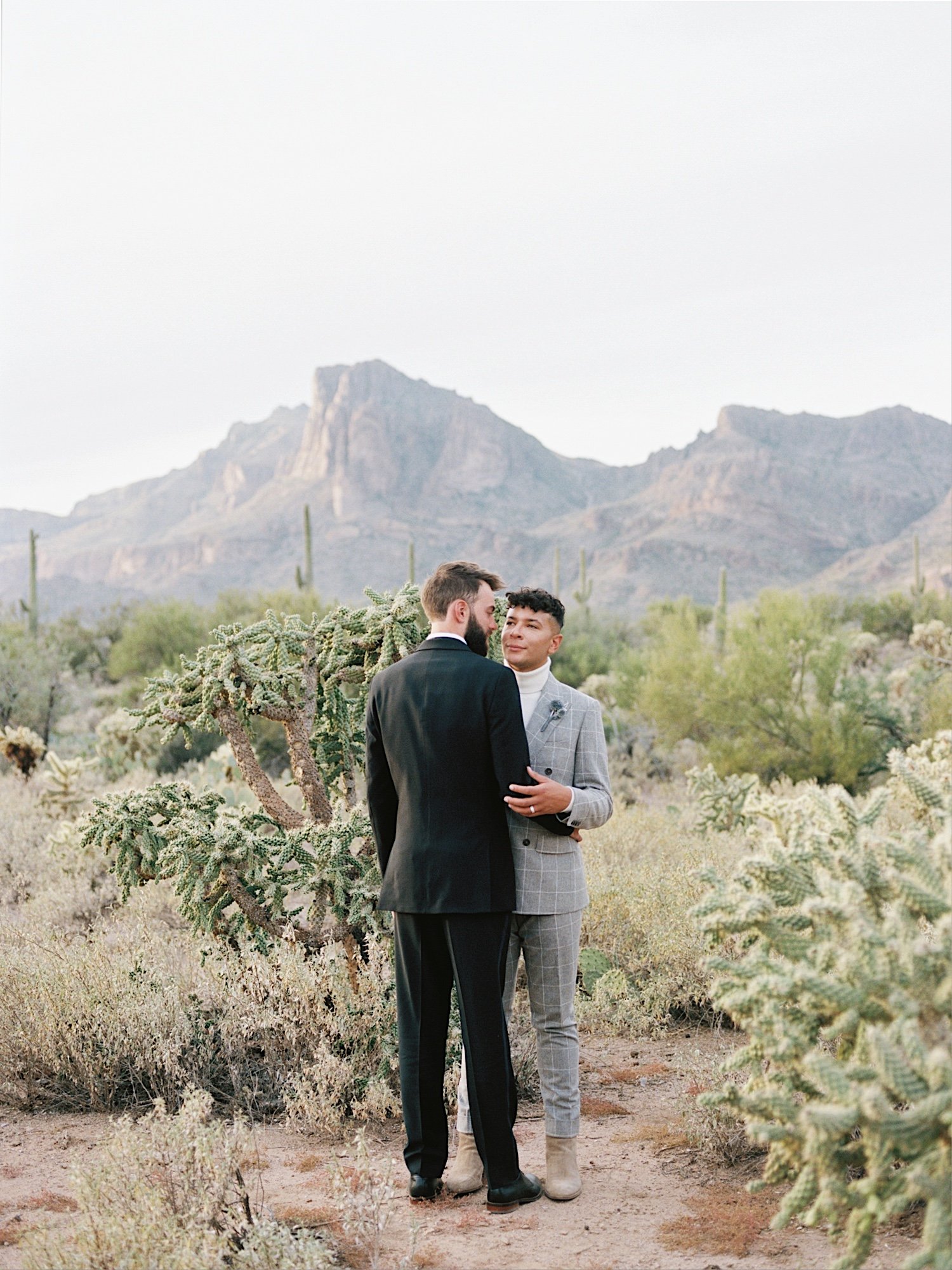 SajePhotography_ElegantBoho_SupersitionMountainElopement_ArizonaDesertWedding_33.jpg