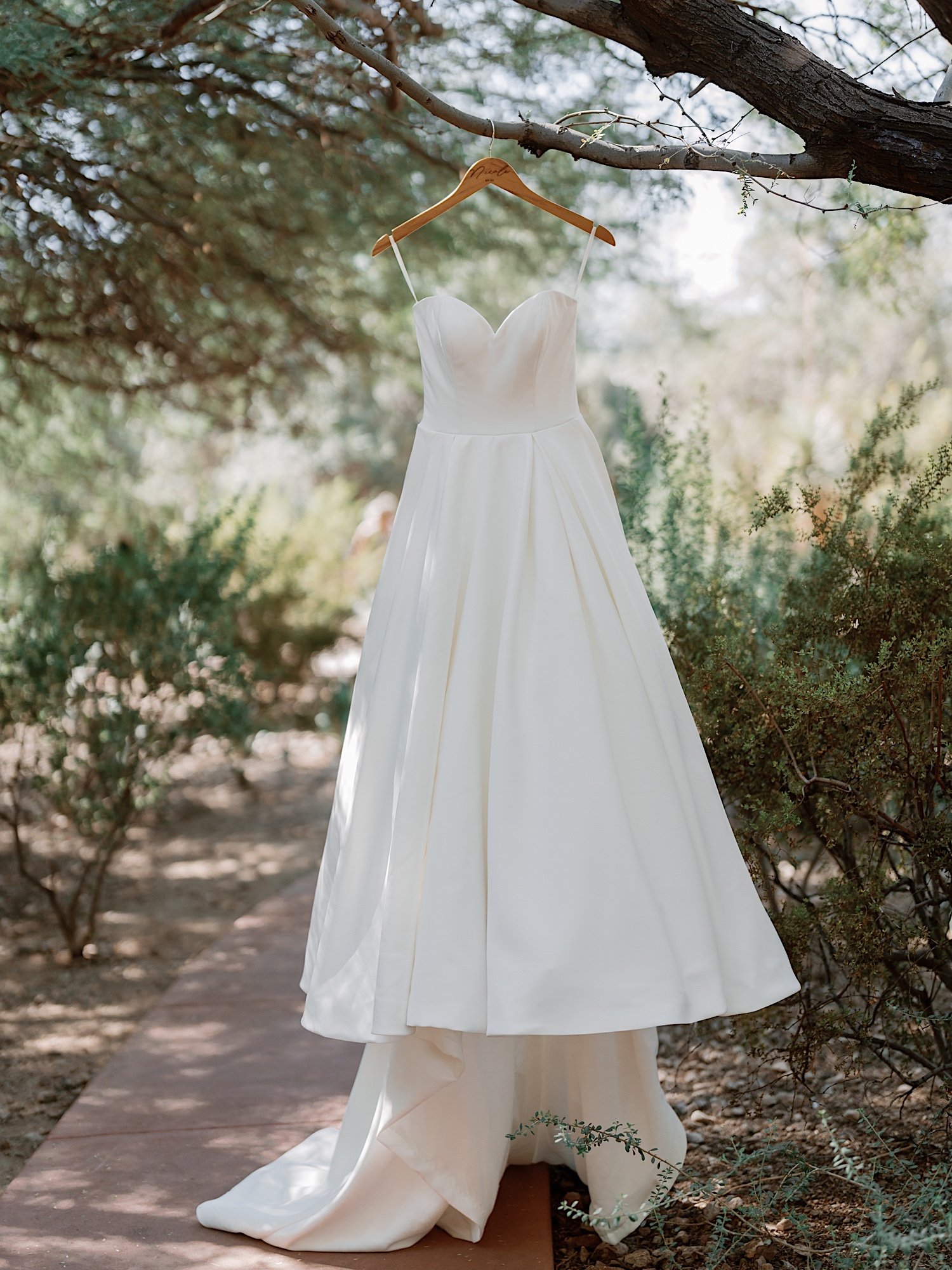 Classic Editorial El Chorro Wedding in Paradise Valley Arizona -10.jpg