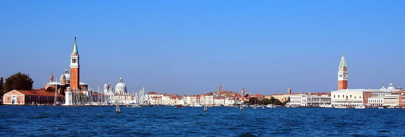 mask-of-venice-2464879__480.jpg