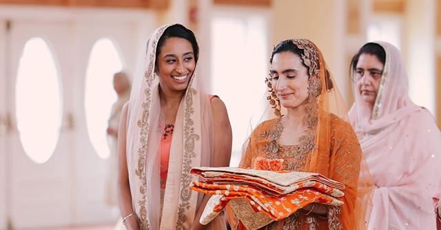 Jasleen was walking down the aisle and she looked nervous. Her sister said something to her and there was a big smile. I wonder what she said but it was beautiful - 4K video frame - #sisters #sikhwedding #gurudwara #weddingcinematography #indianweddi