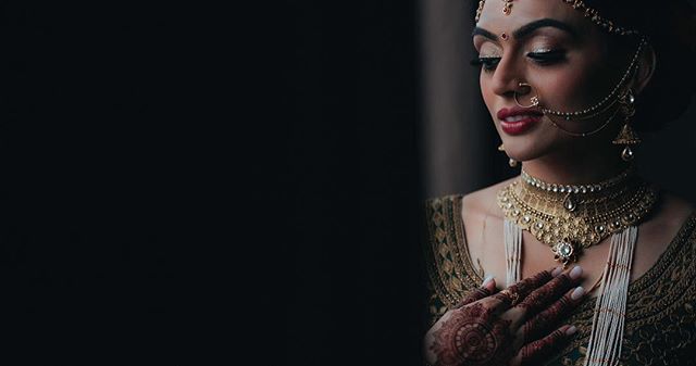 Beautiful bride @kooshiepoo - 4K video frame - great work planning the wedding day @platinumdreamevents  and makeup artist @malihakhanmakeup #indianwedding #indianbride #weddingcinematography #hinduwedding #njweddingvideography #bridalmakeupartist #i