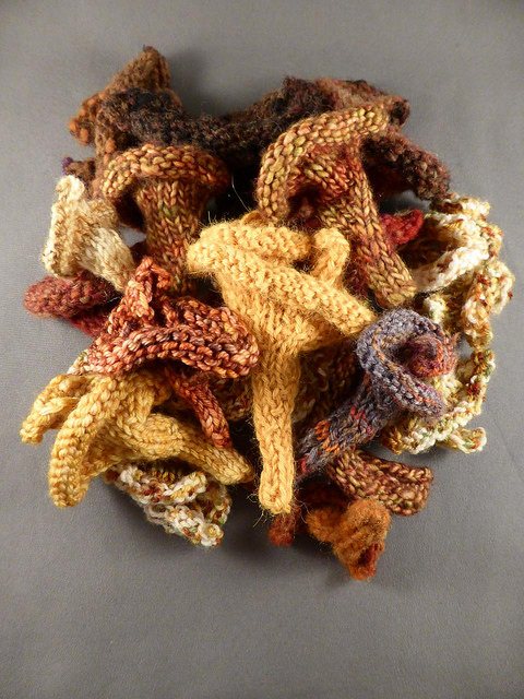 Knit a hyperbolic mushroom